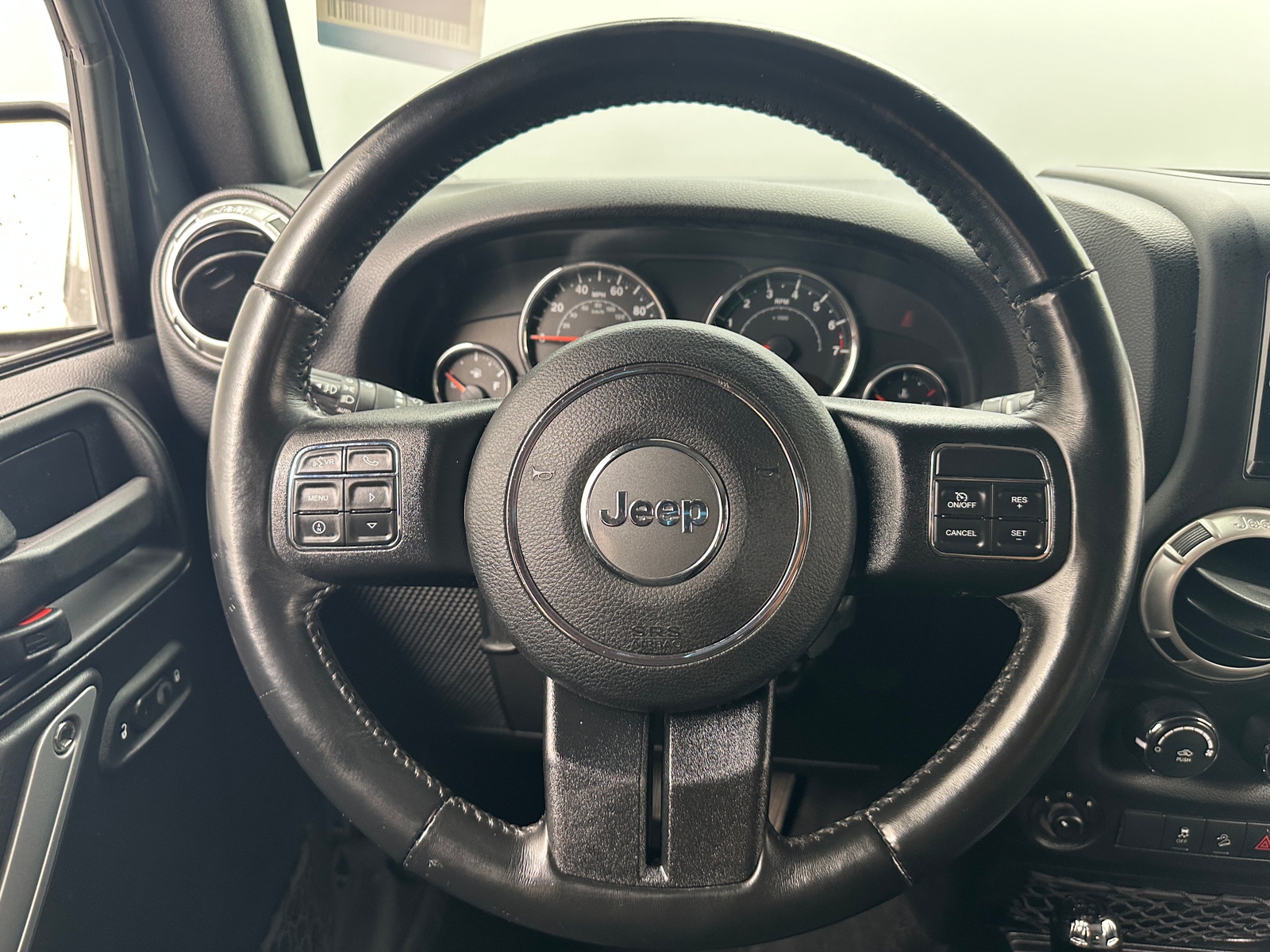 Thumbnail: 2017 Jeep Wrangler - 5