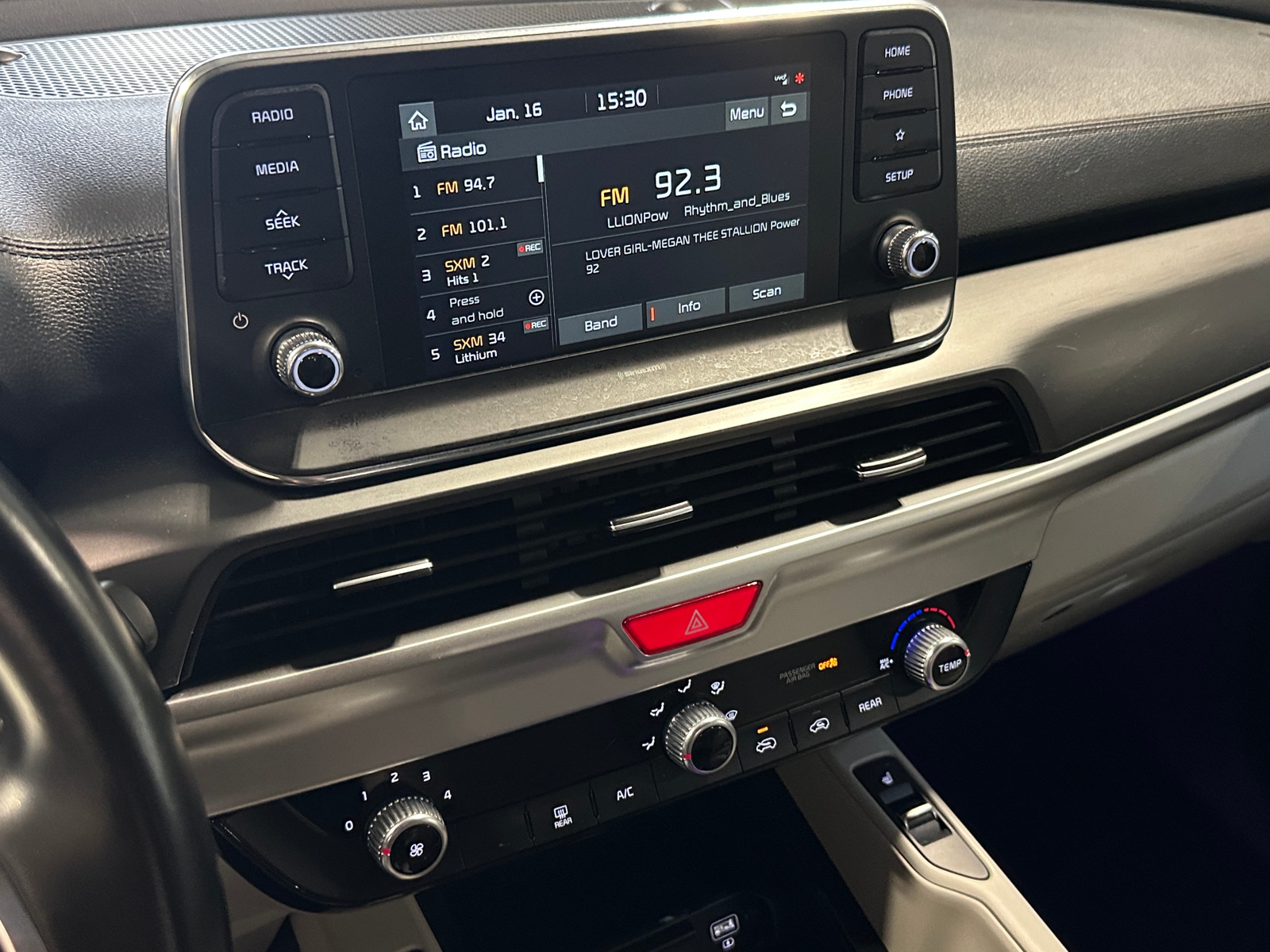 Thumbnail: 2020 Kia Telluride - 3