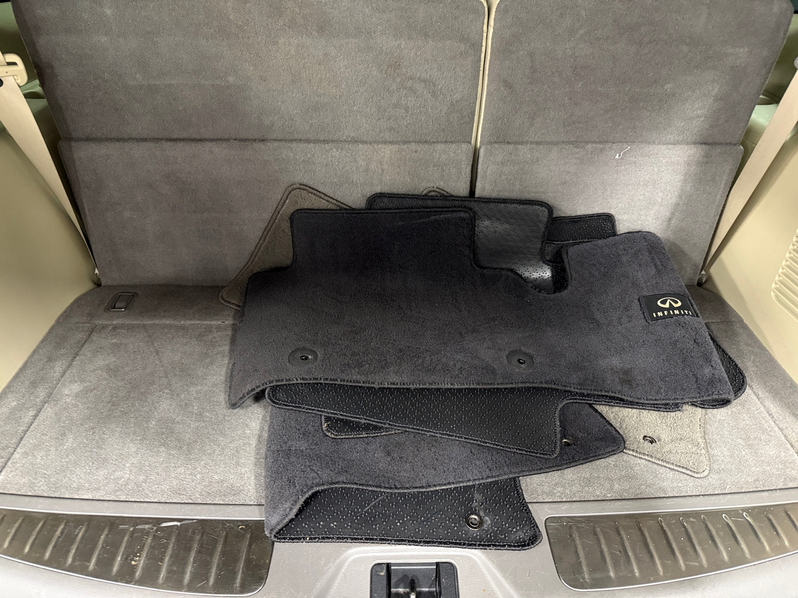 Thumbnail: 2017 INFINITI QX80 - 6