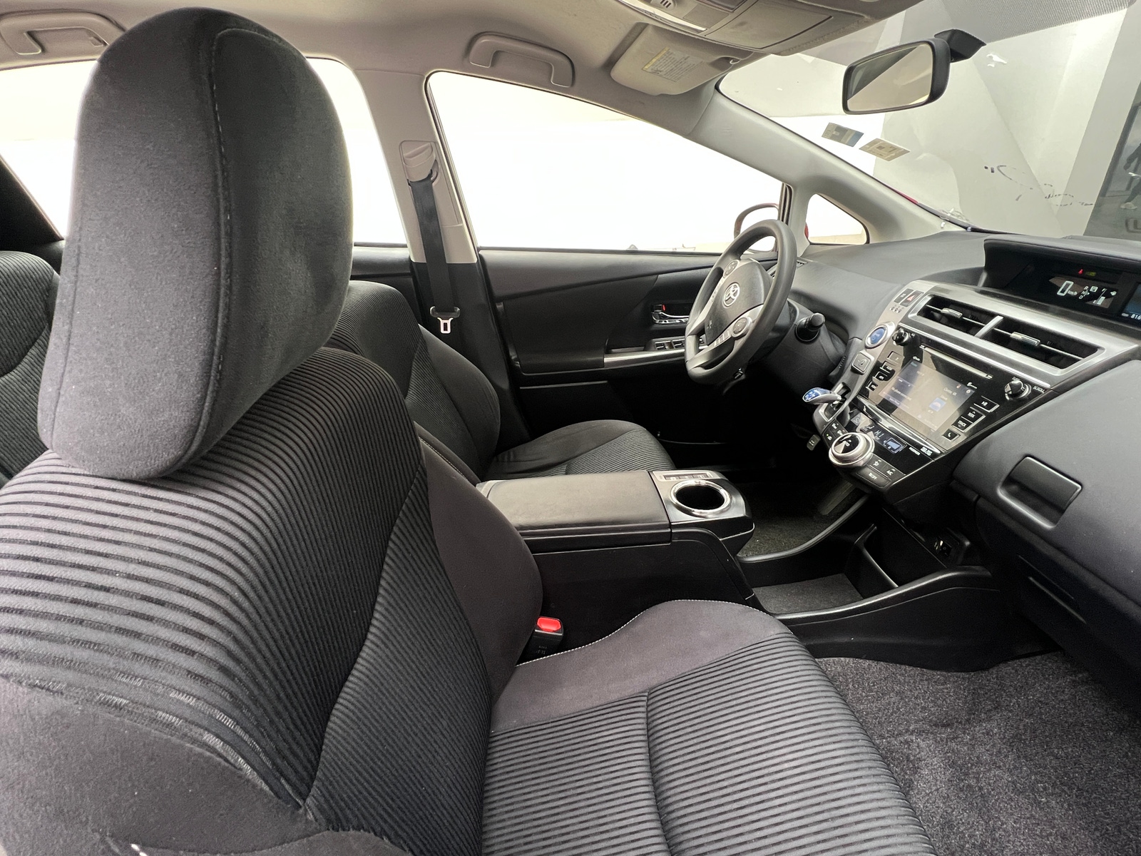 Thumbnail: 2015 Toyota Prius v - 2