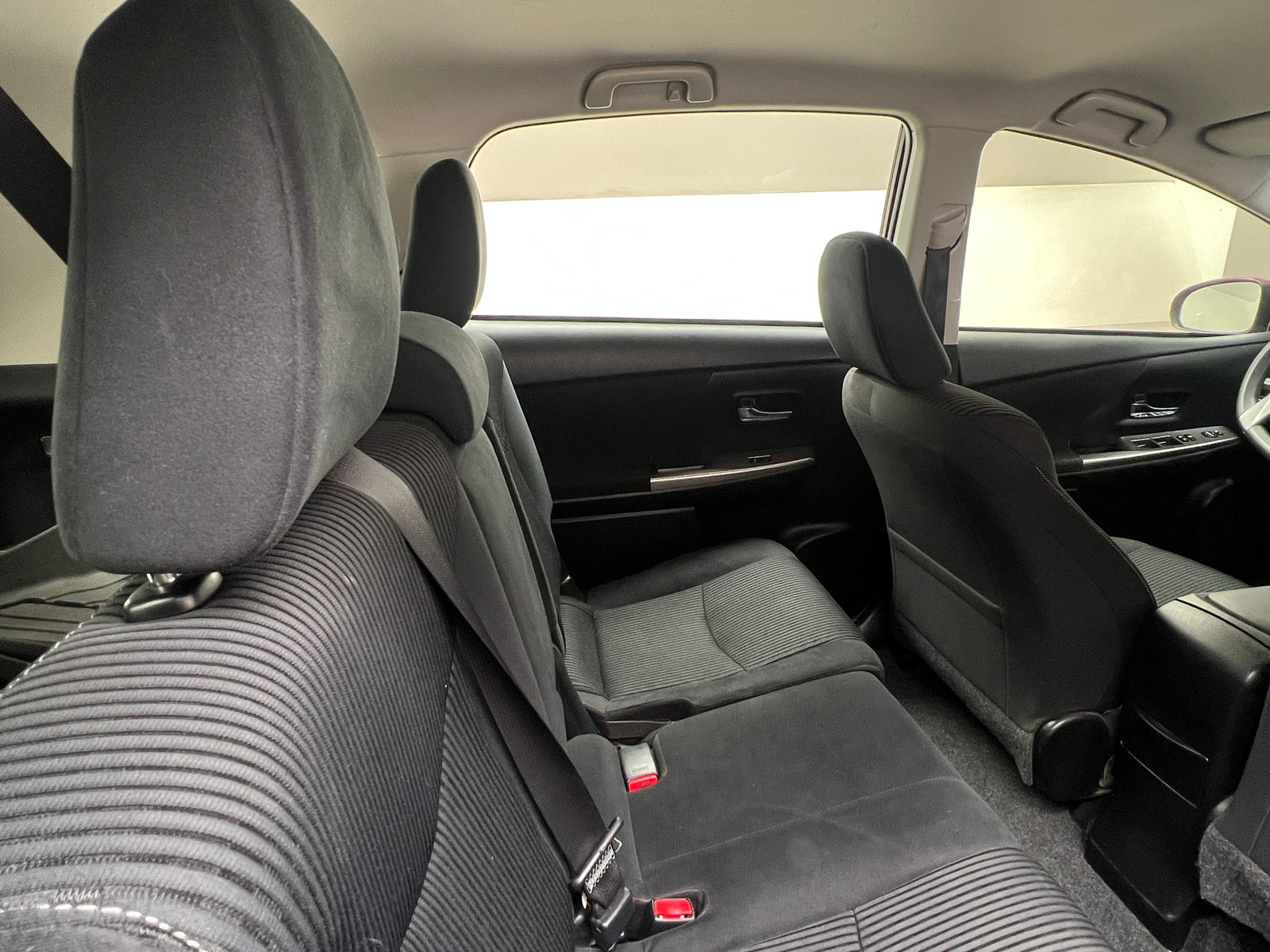 Thumbnail: 2015 Toyota Prius v - 6