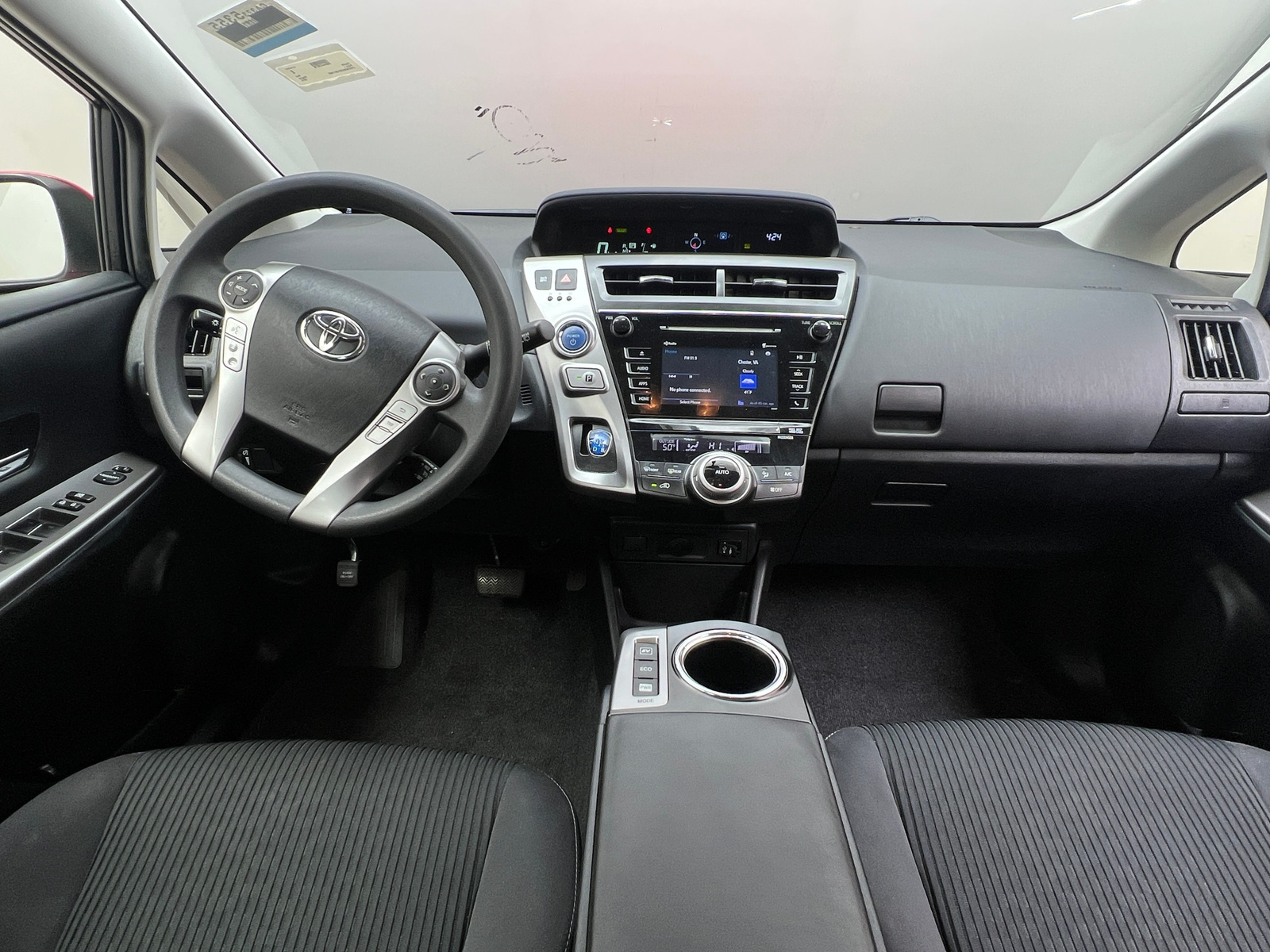 Thumbnail: 2015 Toyota Prius v - 3