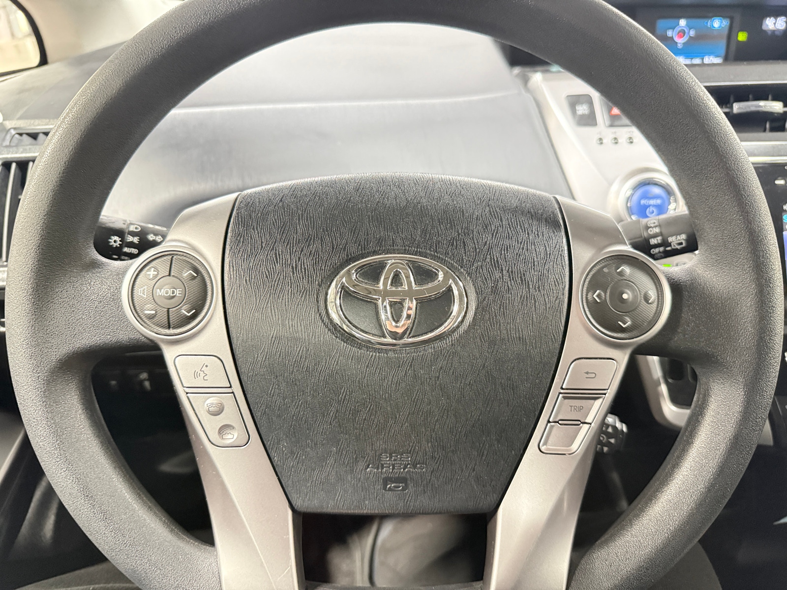 Thumbnail: 2015 Toyota Prius v - 5