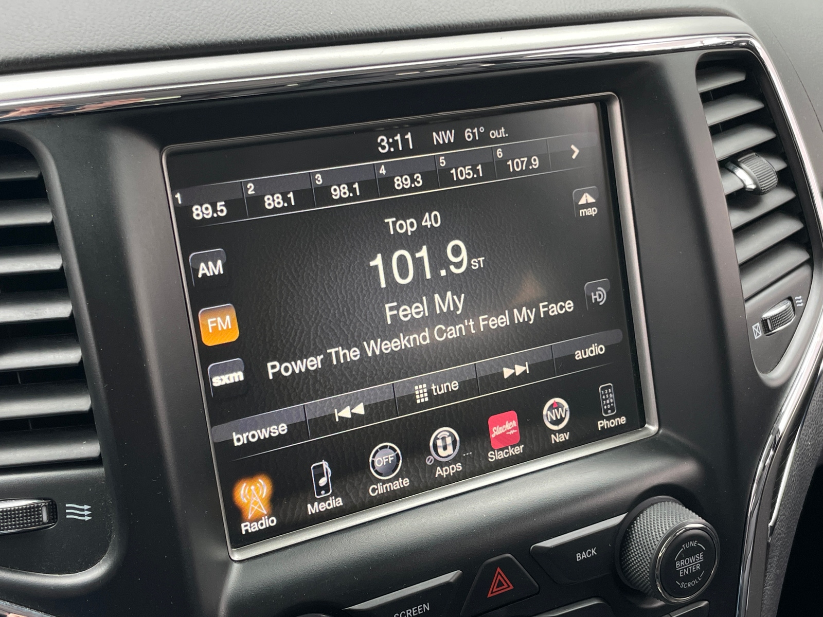 Thumbnail: 2017 Jeep Grand Cherokee - 3