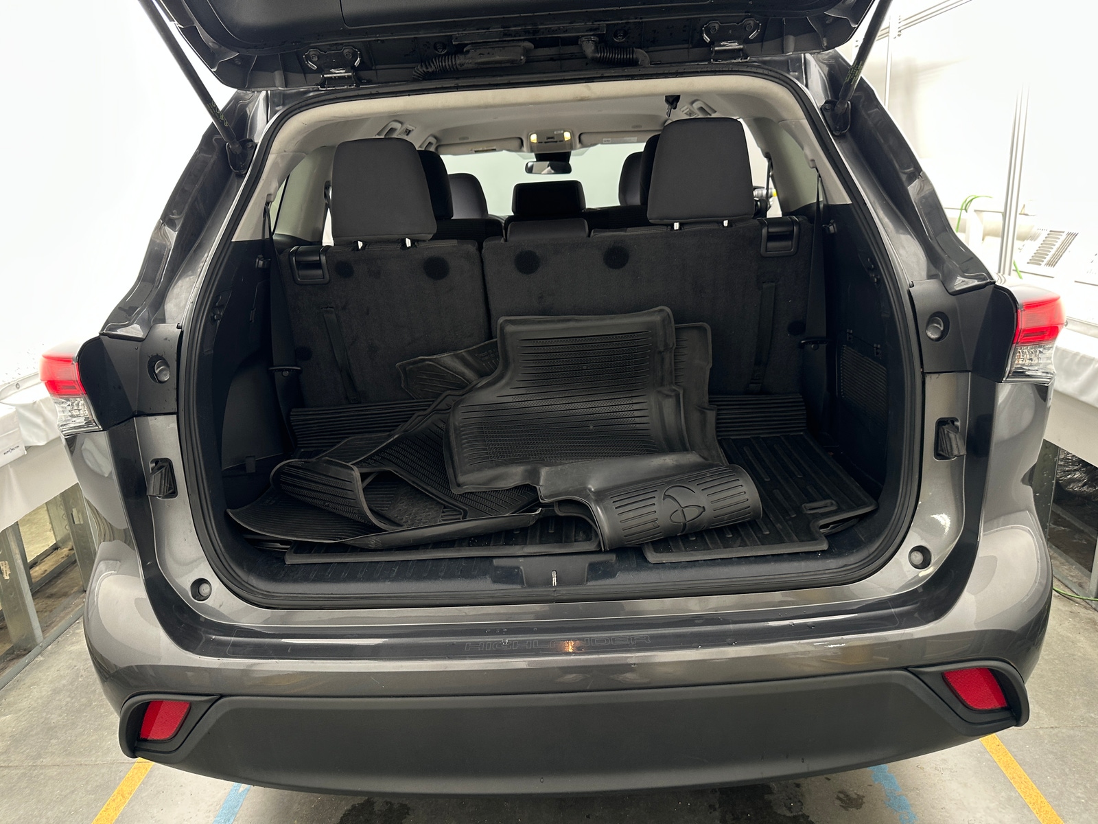 Thumbnail: 2023 Toyota Highlander - 7