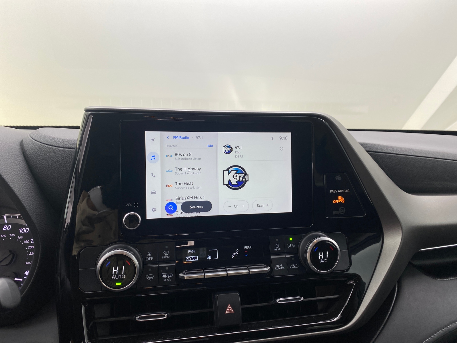 Thumbnail: 2023 Toyota Highlander - 4