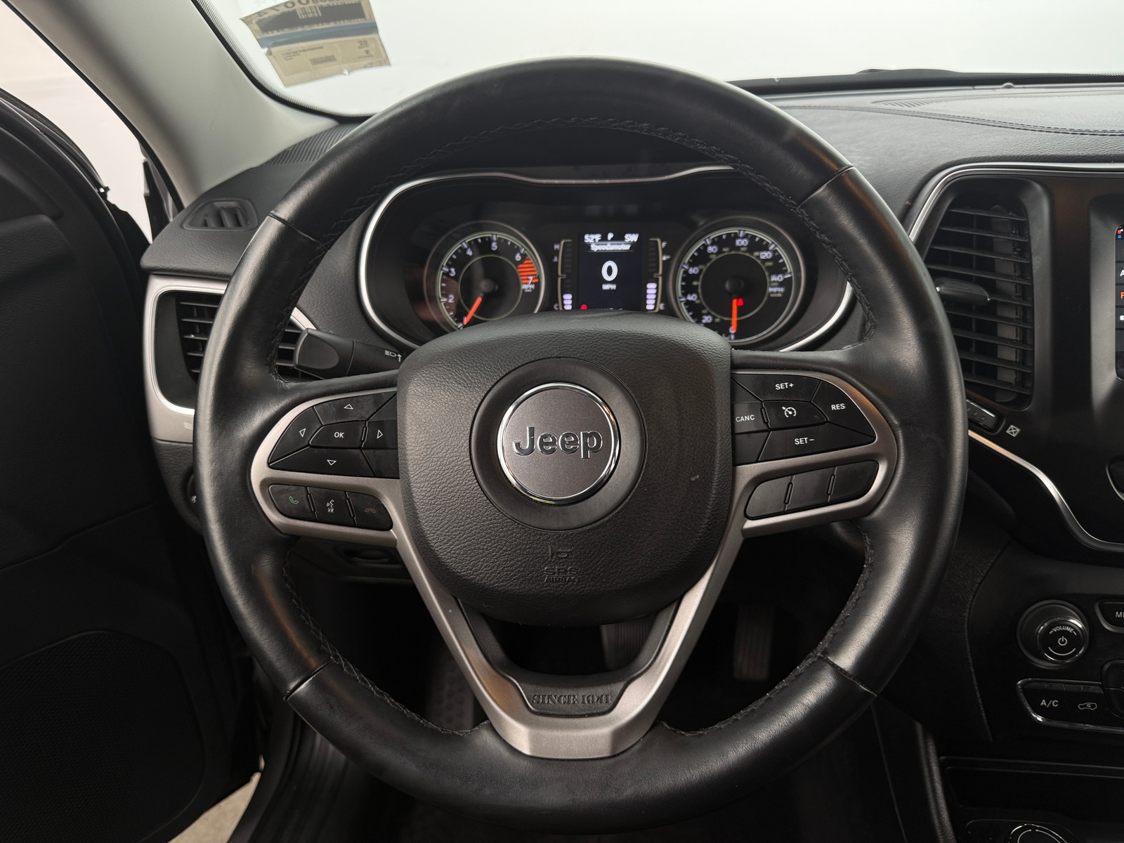 Thumbnail: 2019 Jeep Cherokee - 5