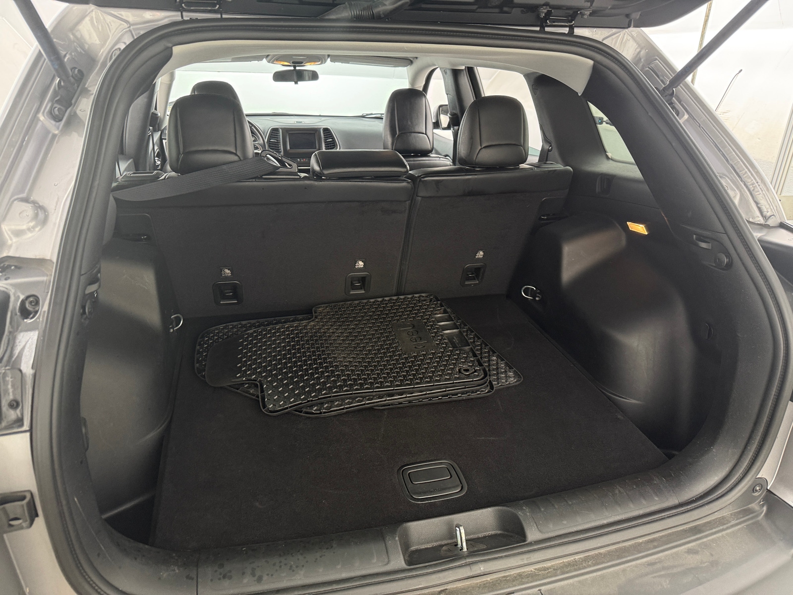 Thumbnail: 2019 Jeep Cherokee - 7