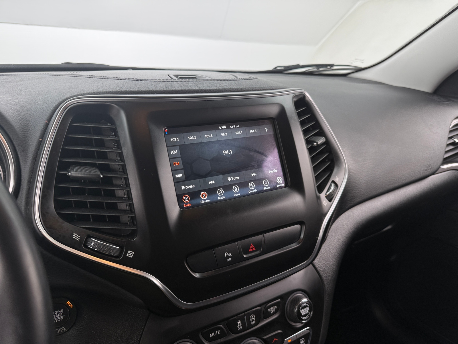 Thumbnail: 2019 Jeep Cherokee - 4