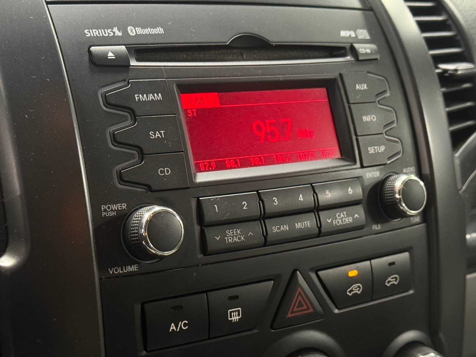 Thumbnail: 2013 Kia Sorento - 4