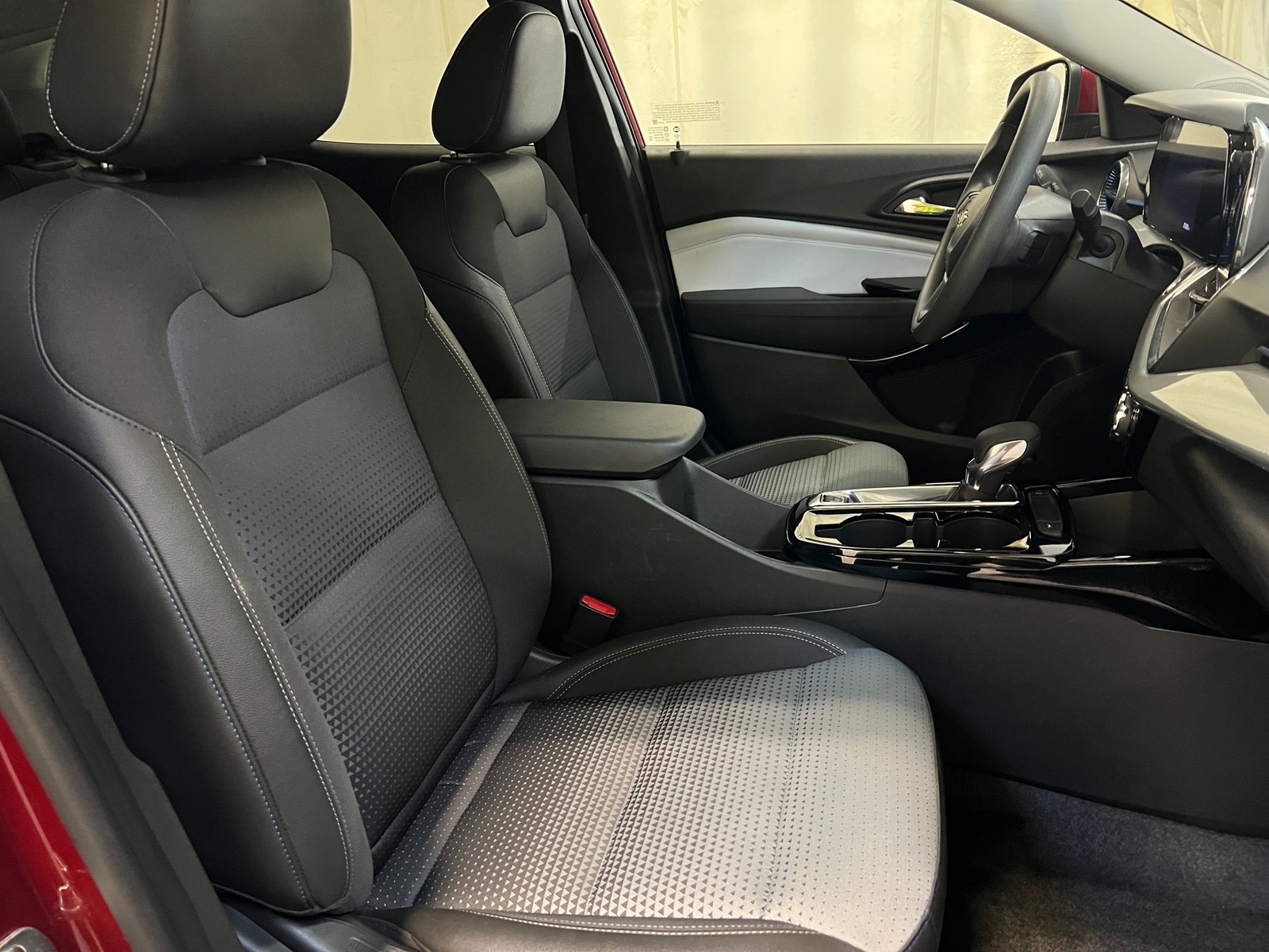 Thumbnail: 2025 Chevrolet Trax - 2