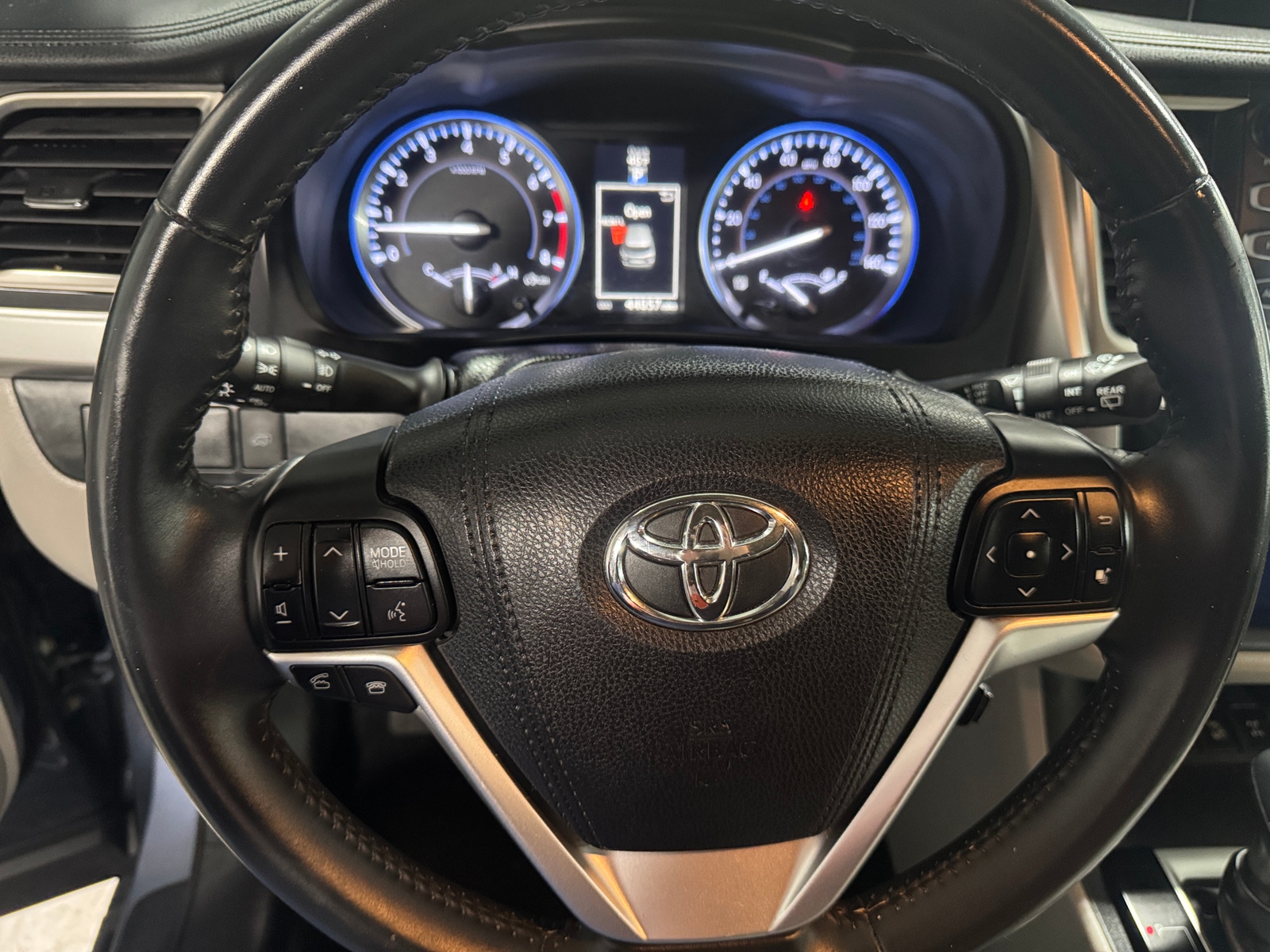 Thumbnail: 2016 Toyota Highlander - 4