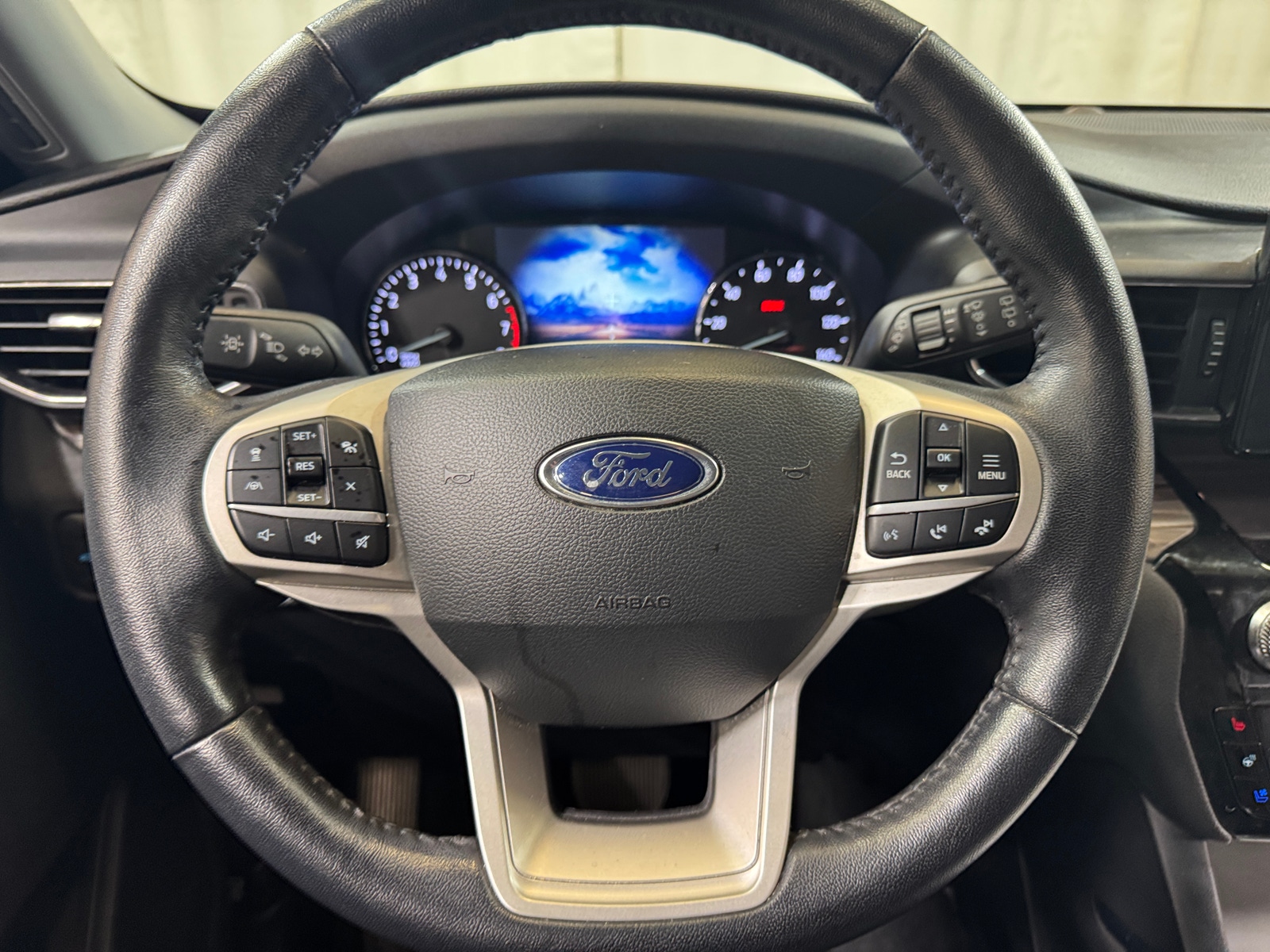 Thumbnail: 2022 Ford Explorer - 4