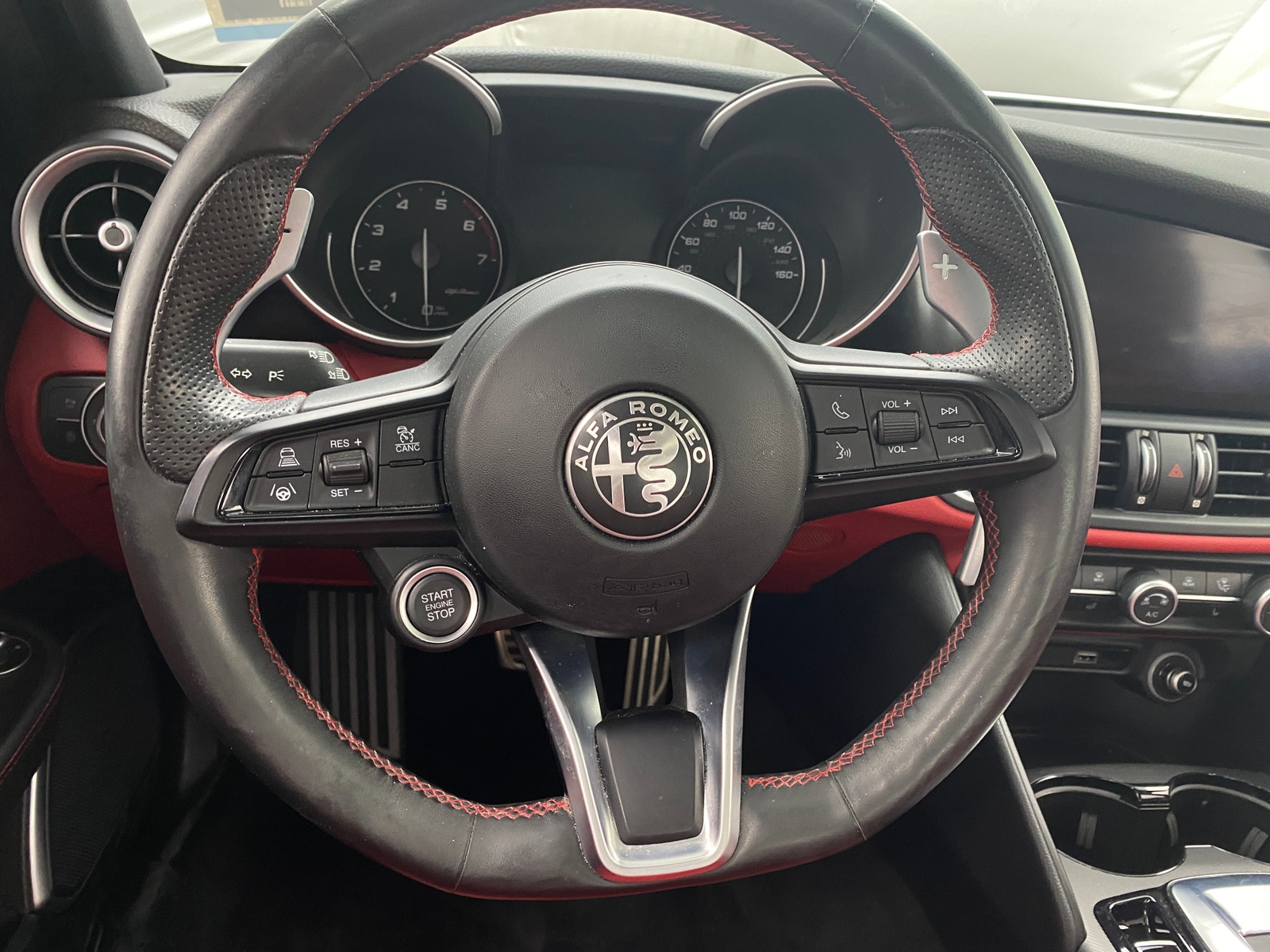 Thumbnail: 2020 Alfa Romeo Giulia - 4