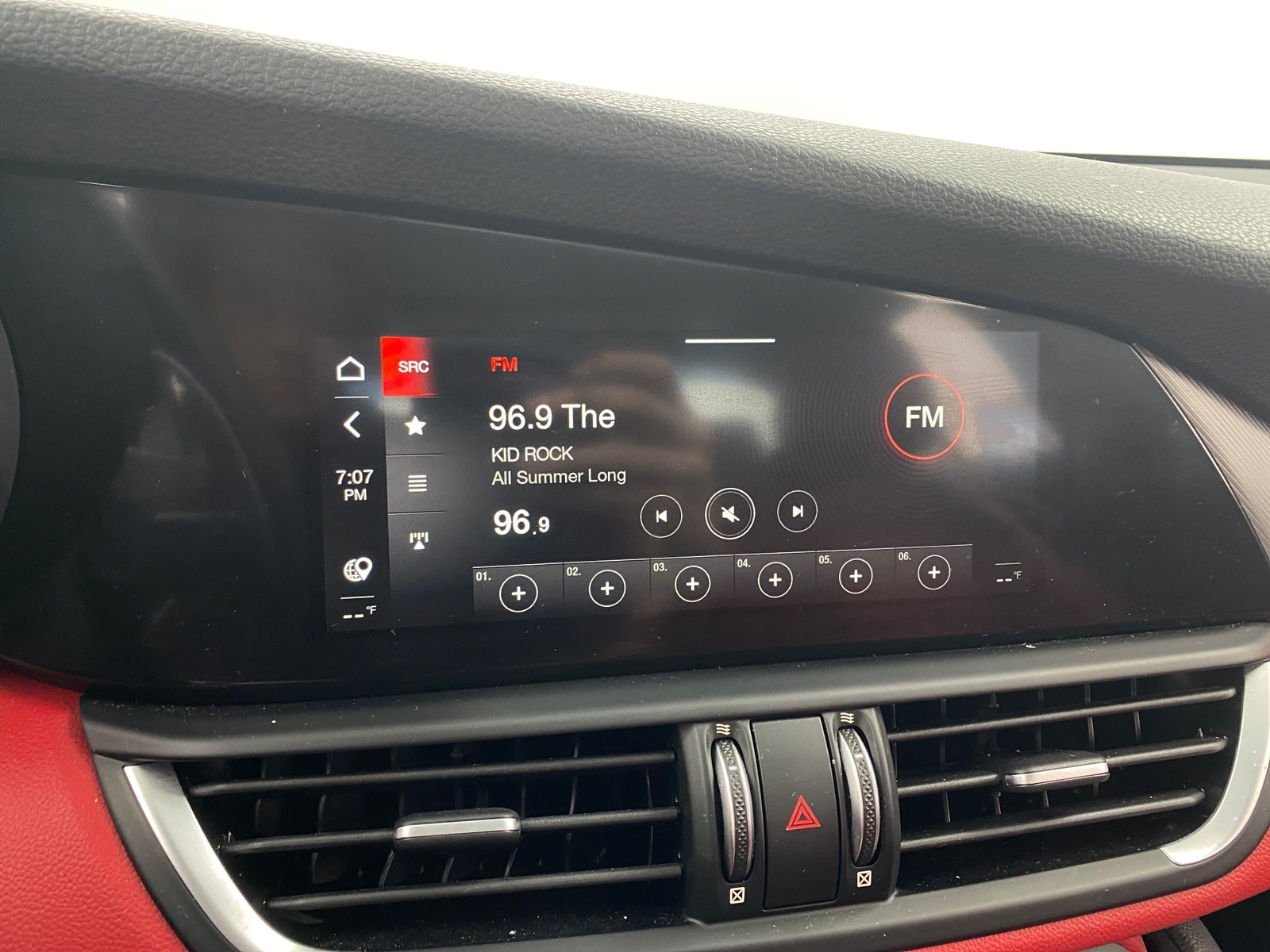 Thumbnail: 2020 Alfa Romeo Giulia - 3