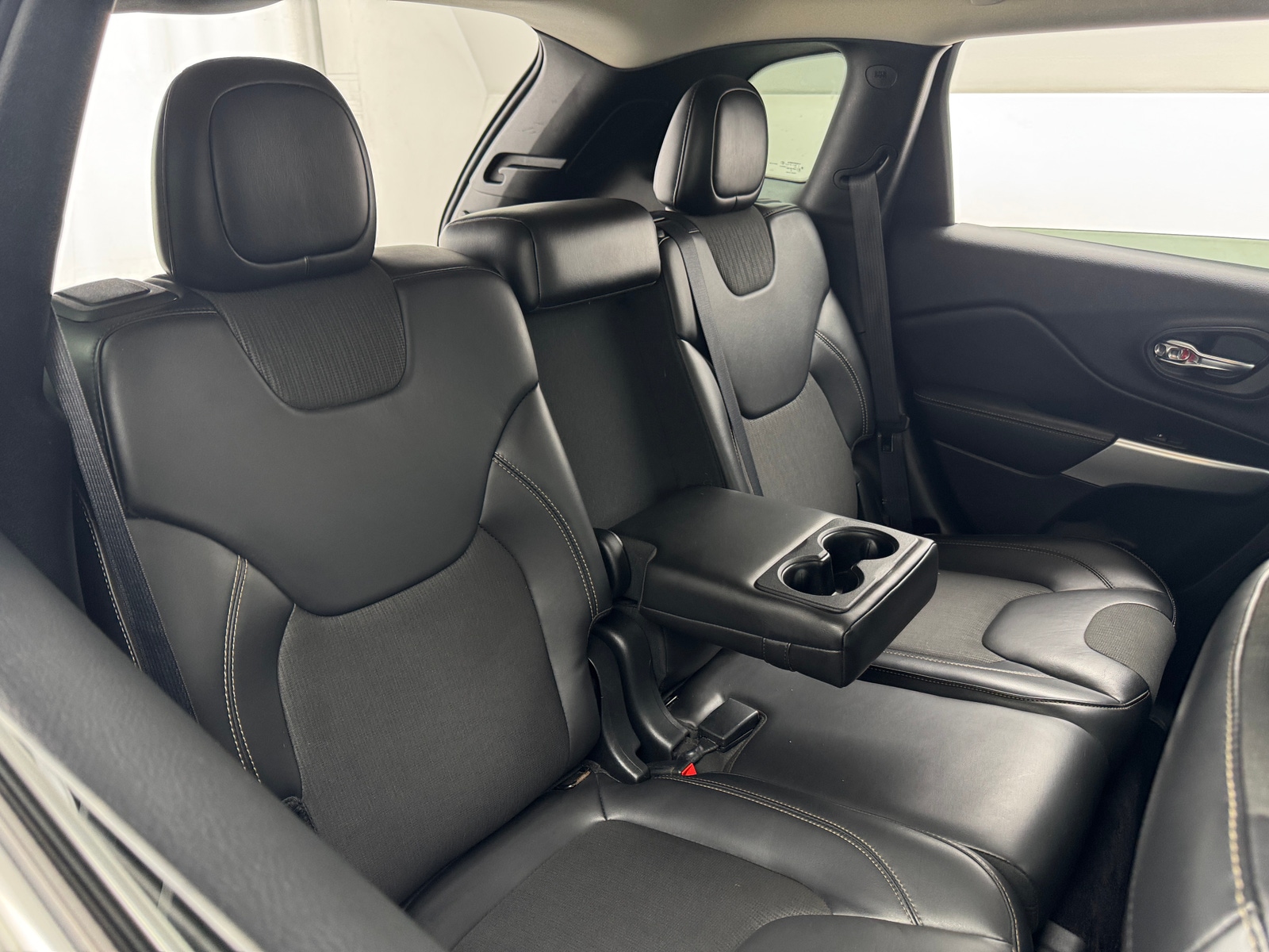 Thumbnail: 2018 Jeep Cherokee - 6