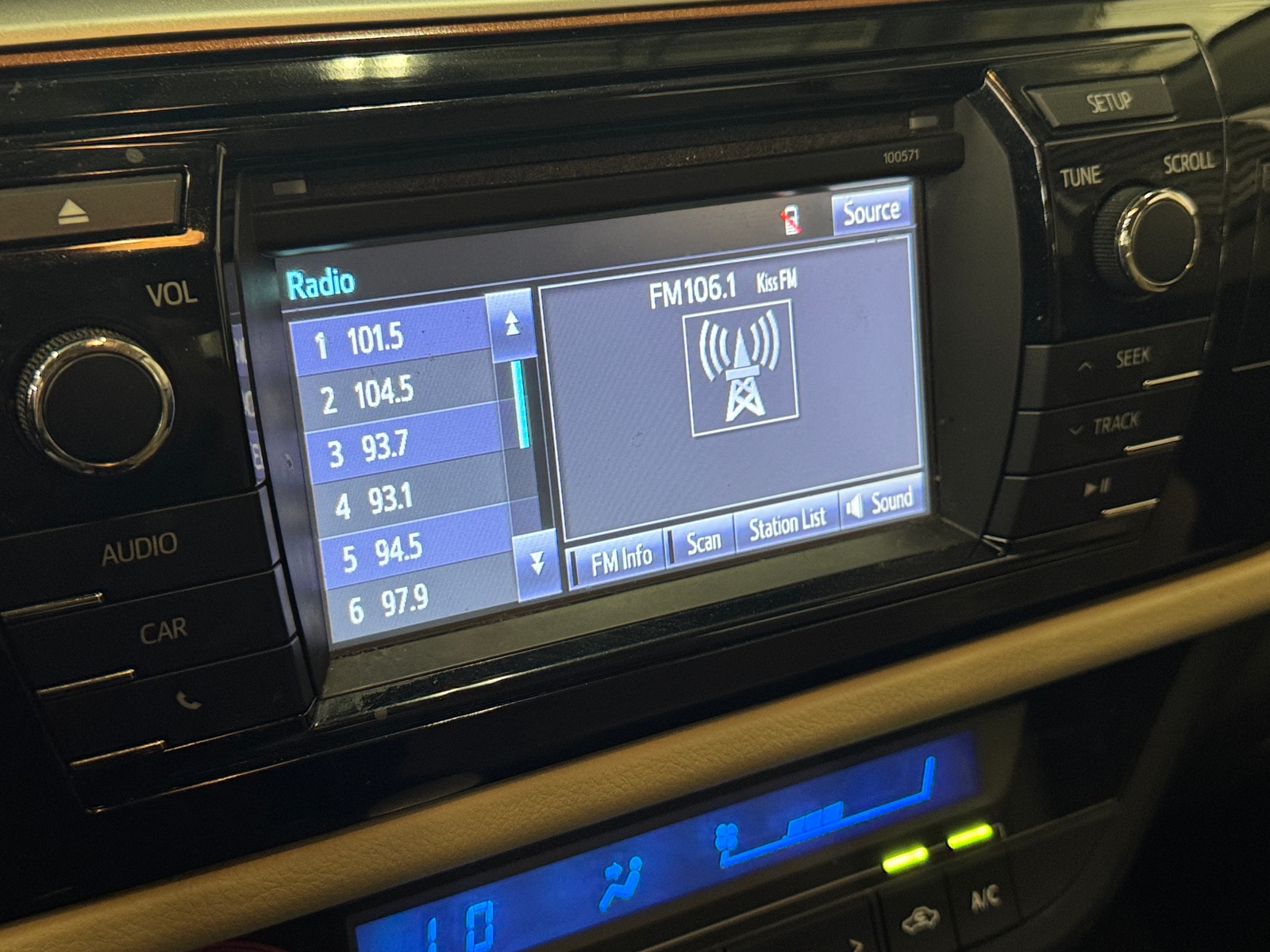 Thumbnail: 2014 Toyota Corolla - 4