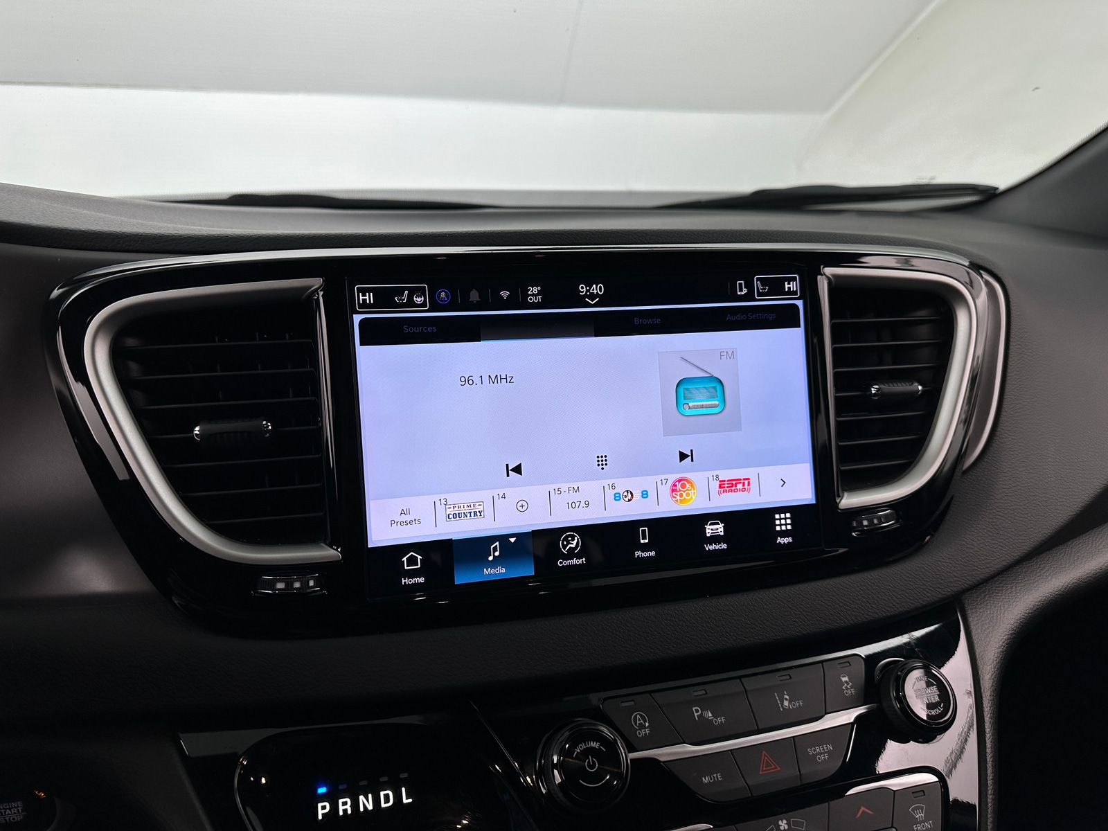 Thumbnail: 2025 Chrysler Pacifica - 3