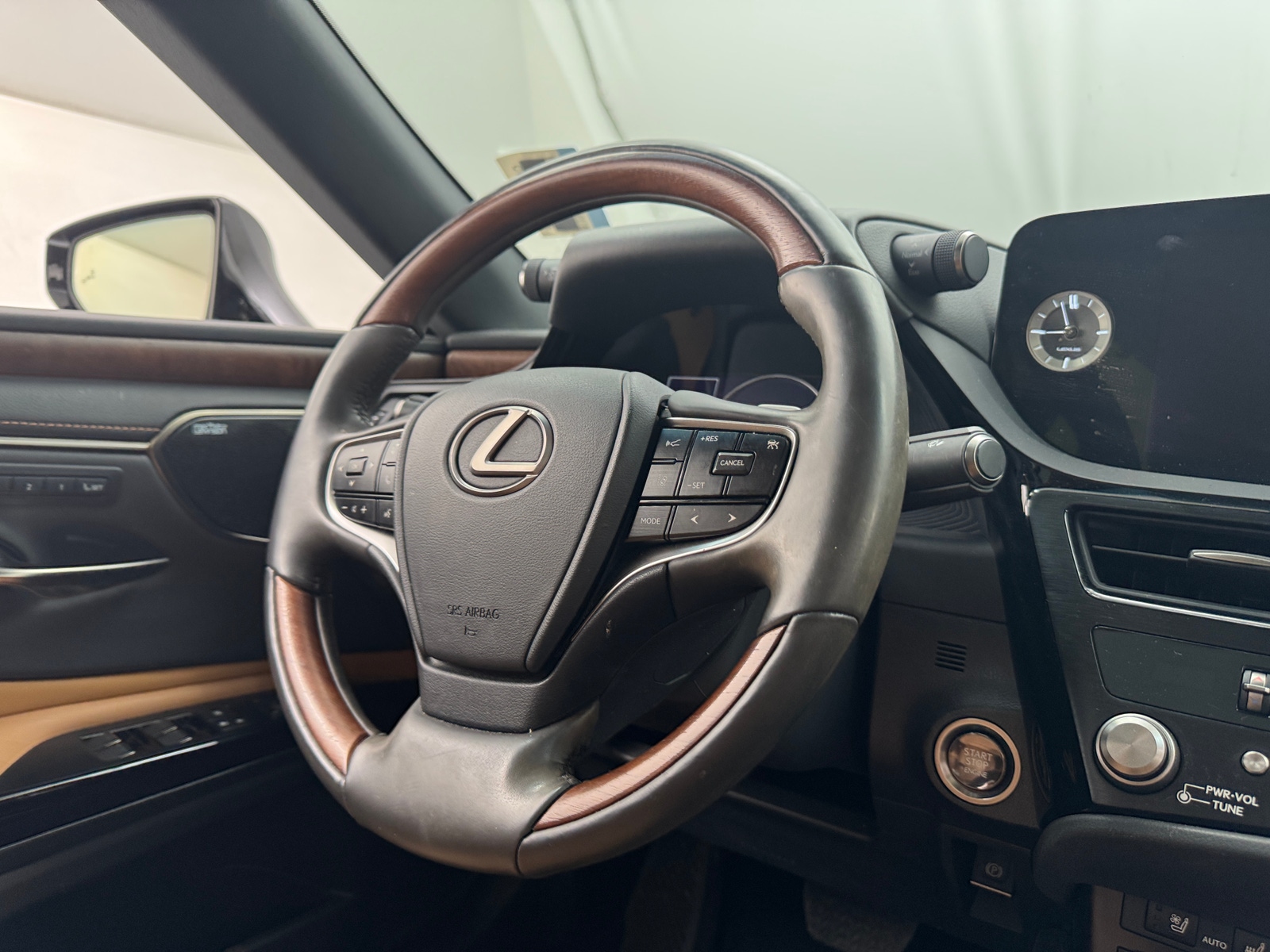 Thumbnail: 2022 Lexus ES - 4