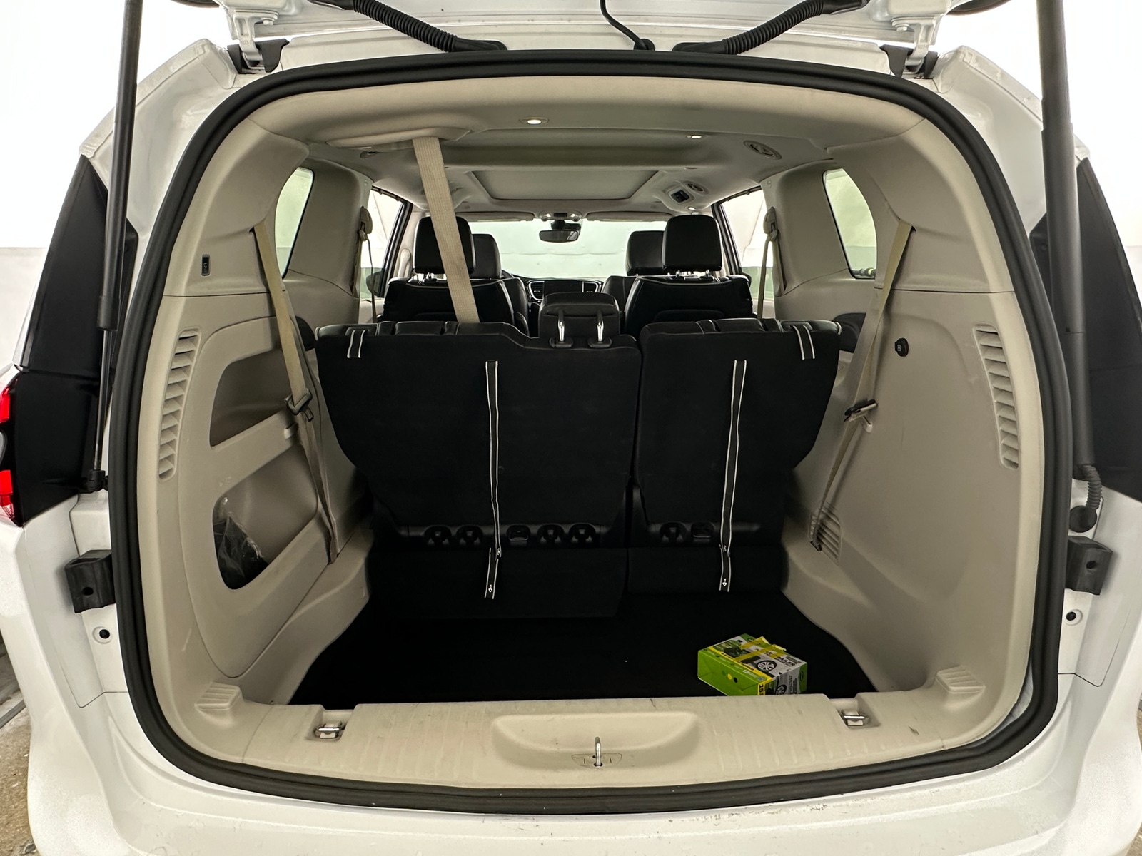 Thumbnail: 2024 Chrysler Pacifica - 6