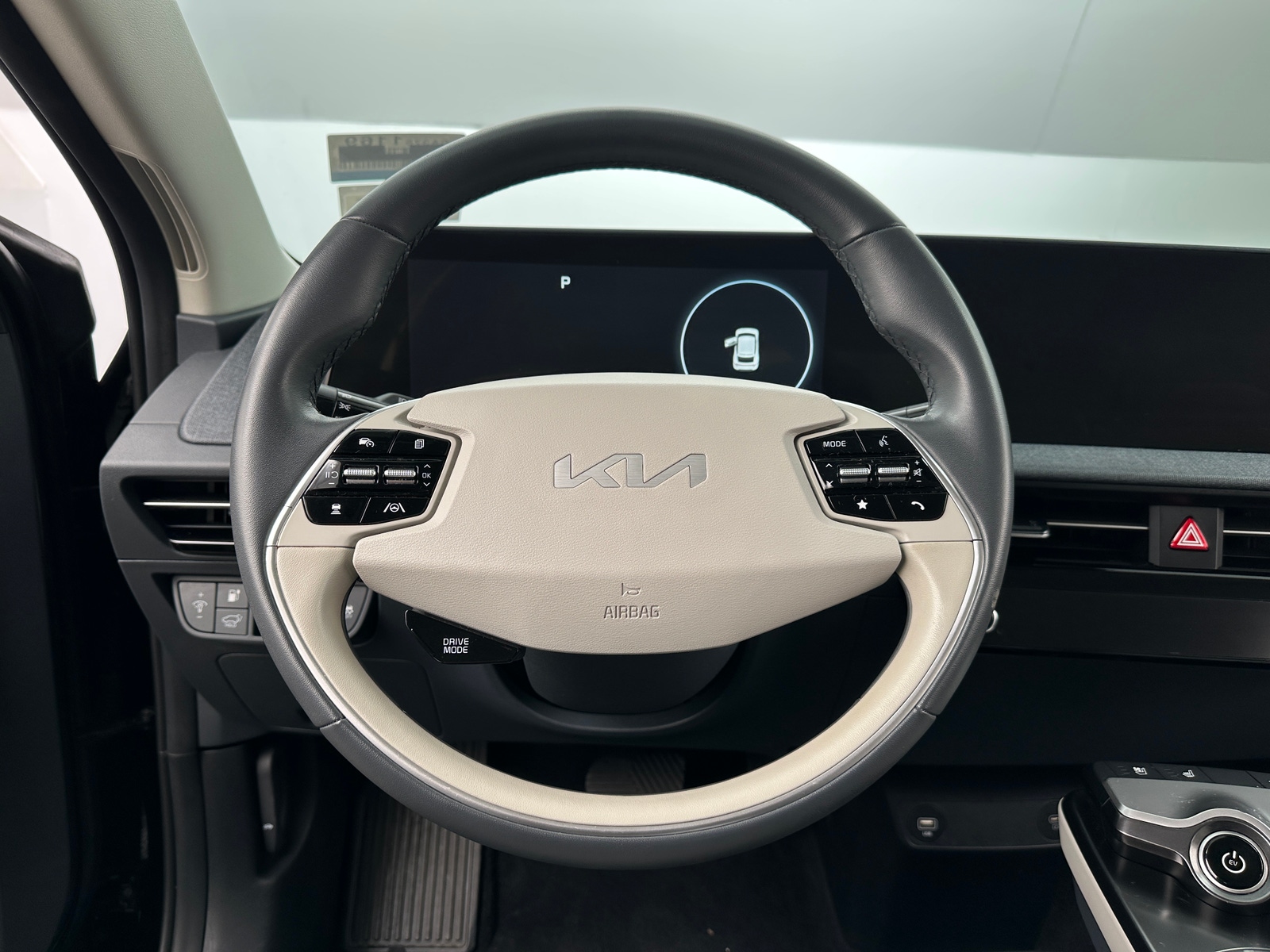 Thumbnail: 2022 Kia EV6 - 4