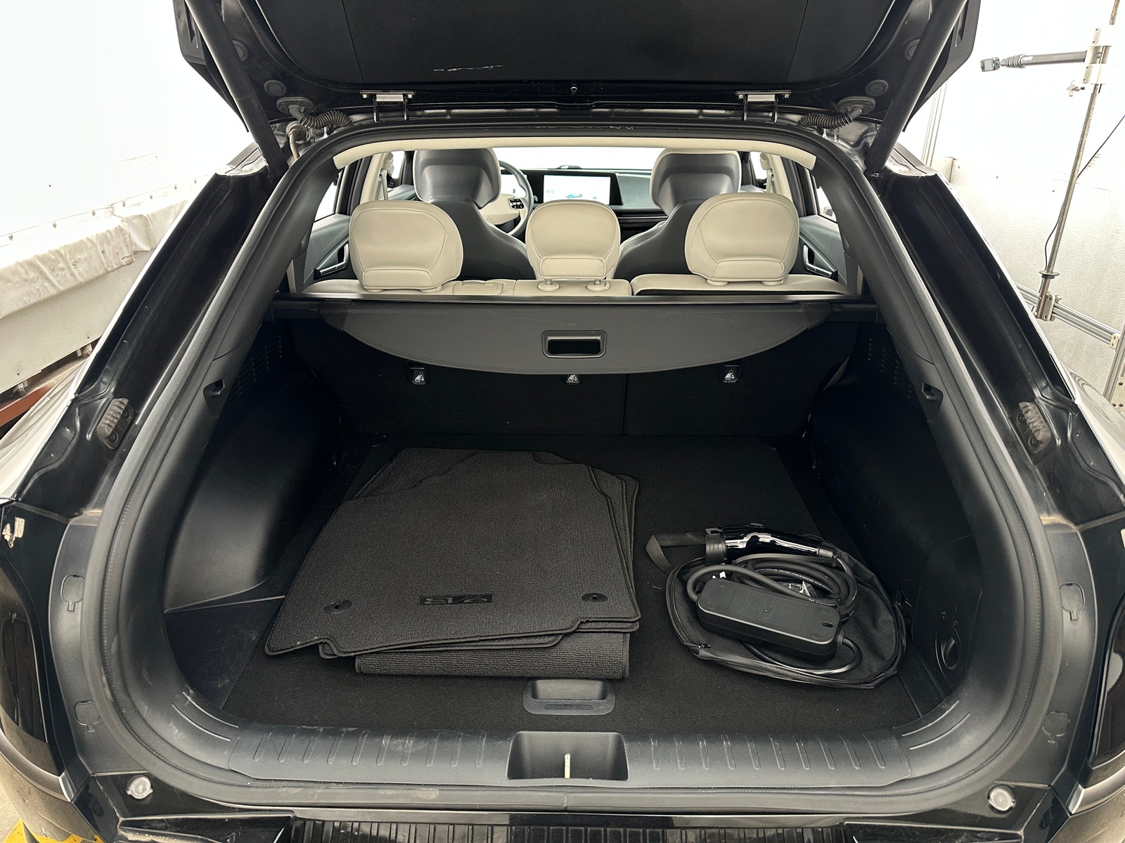 Thumbnail: 2022 Kia EV6 - 6