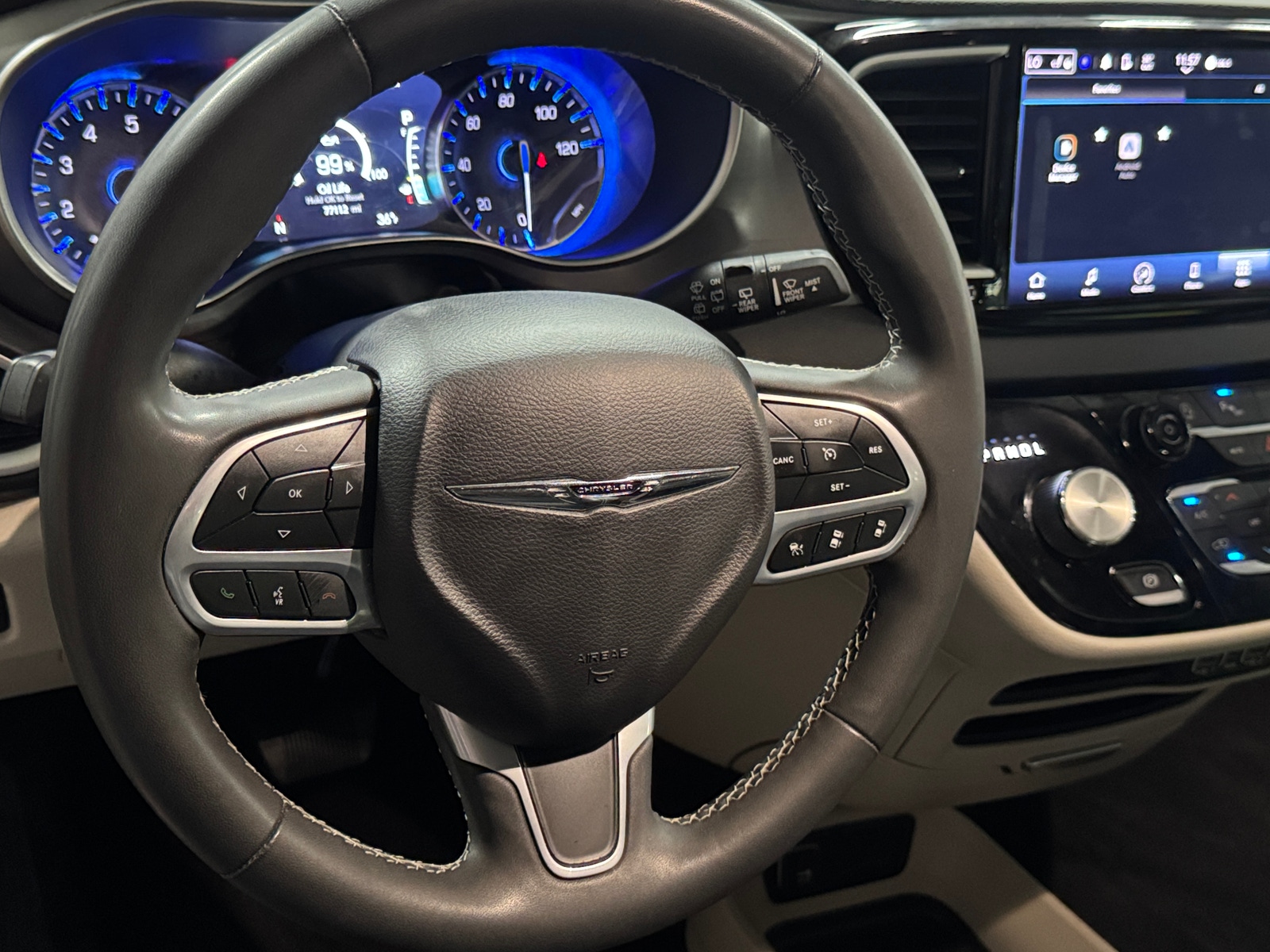 Thumbnail: 2023 Chrysler Pacifica - 4