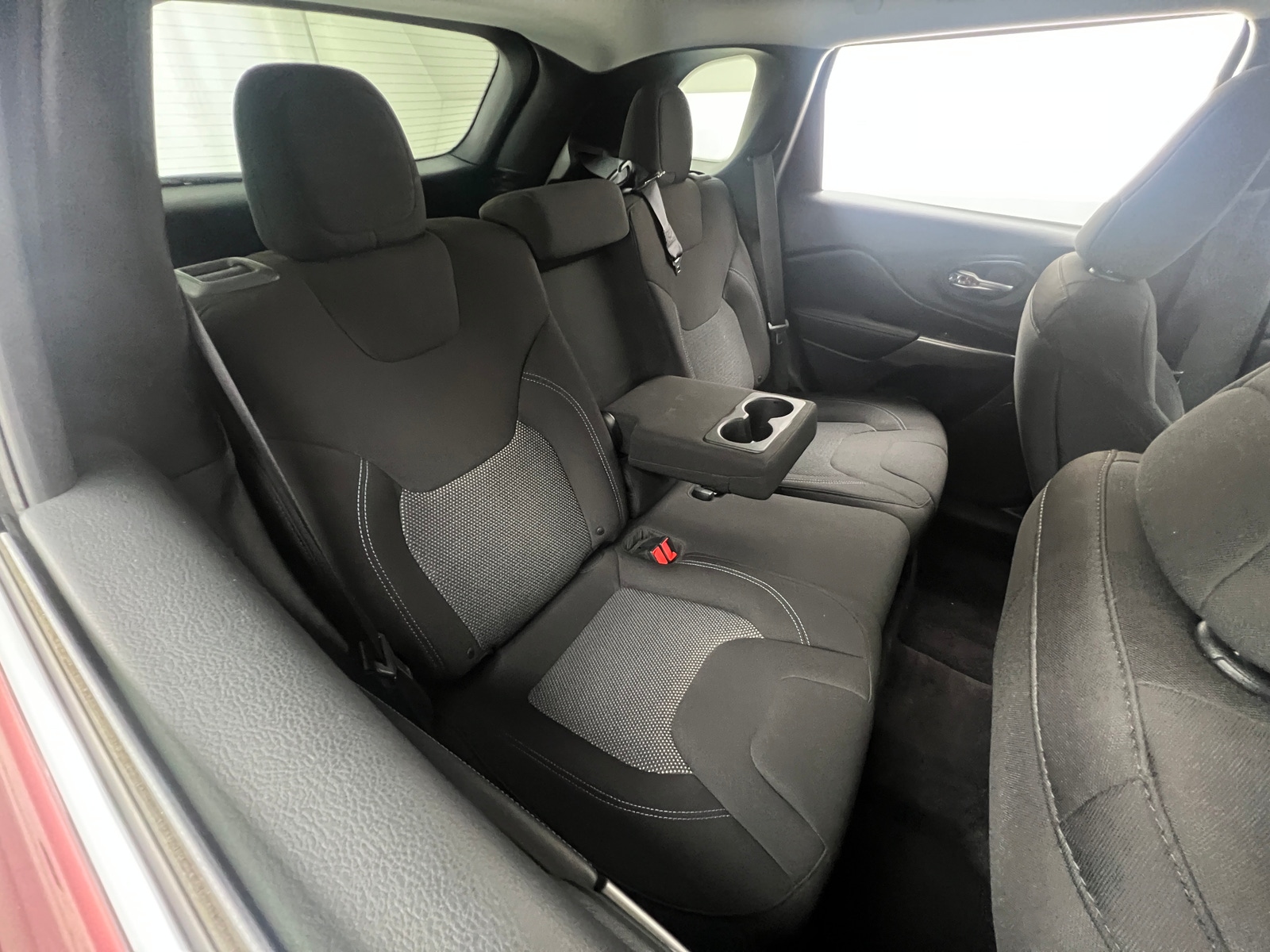 Thumbnail: 2019 Jeep Cherokee - 6