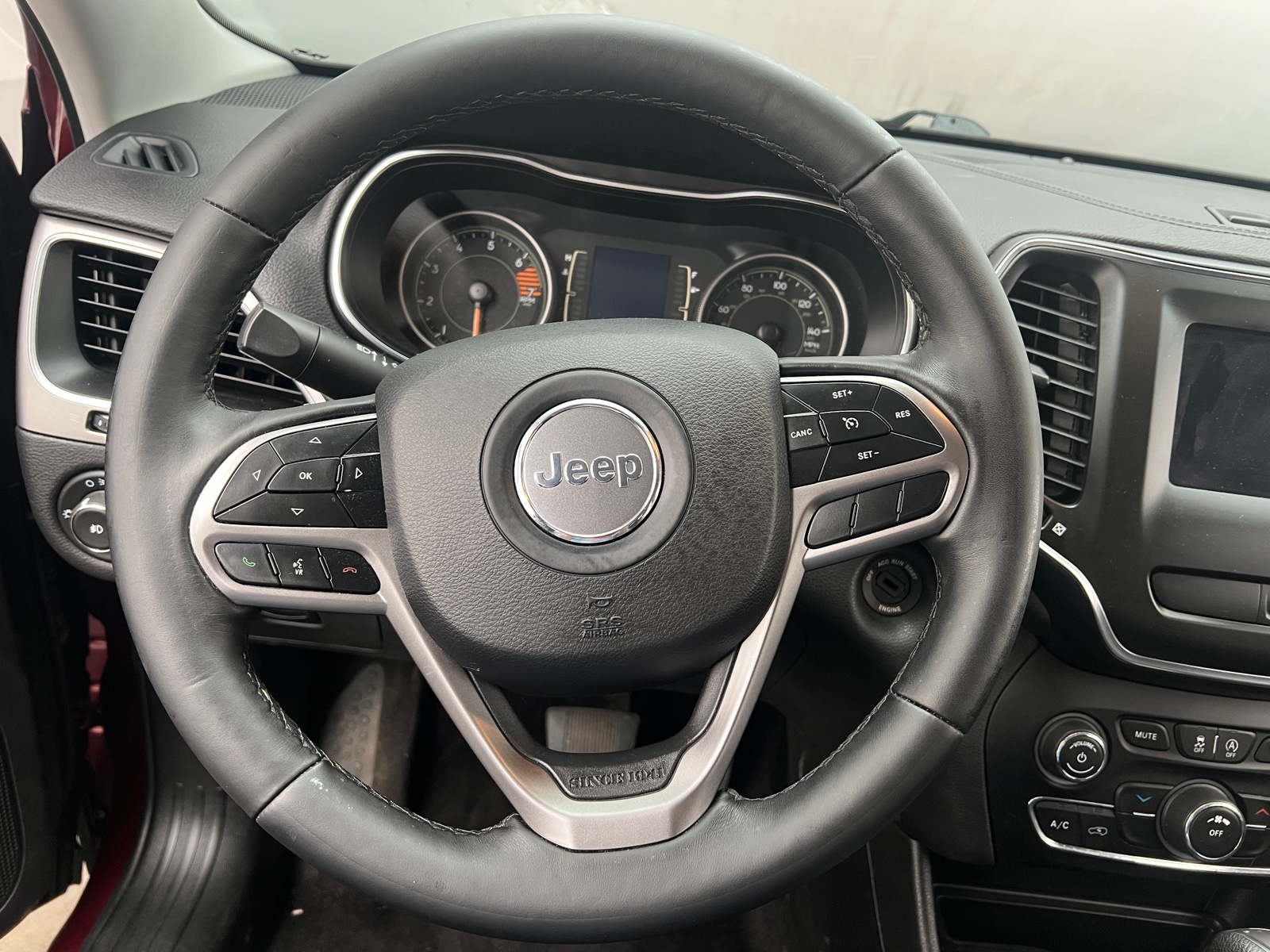 Thumbnail: 2019 Jeep Cherokee - 5