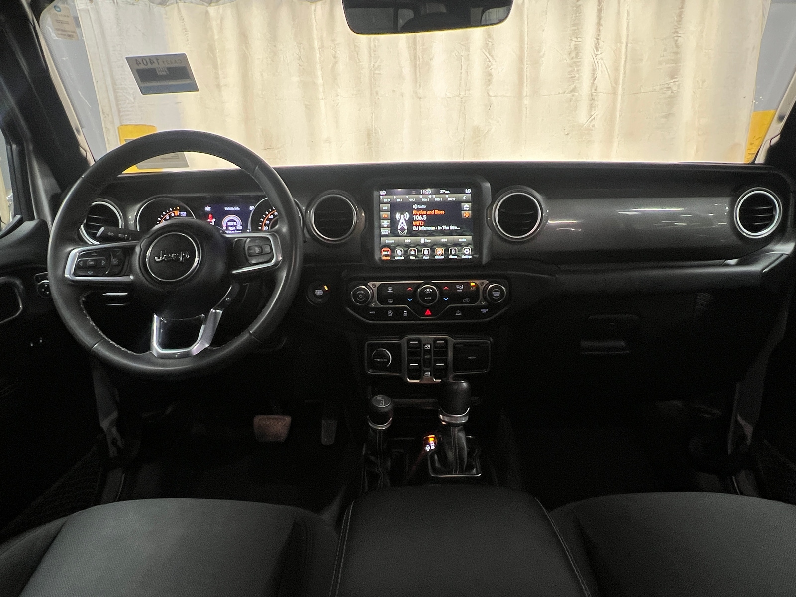 Thumbnail: 2023 Jeep Gladiator - 3