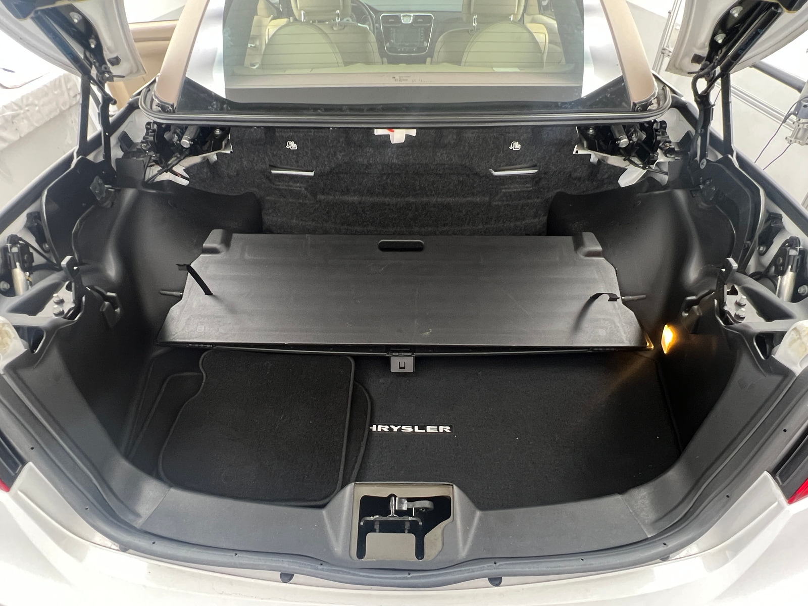 Thumbnail: 2013 Chrysler 200 - 6