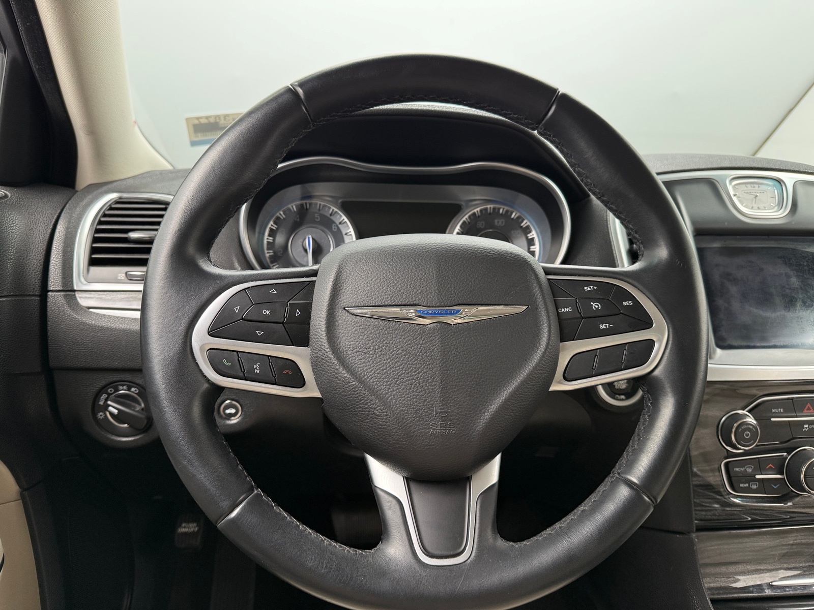 Thumbnail: 2018 Chrysler 300 - 4