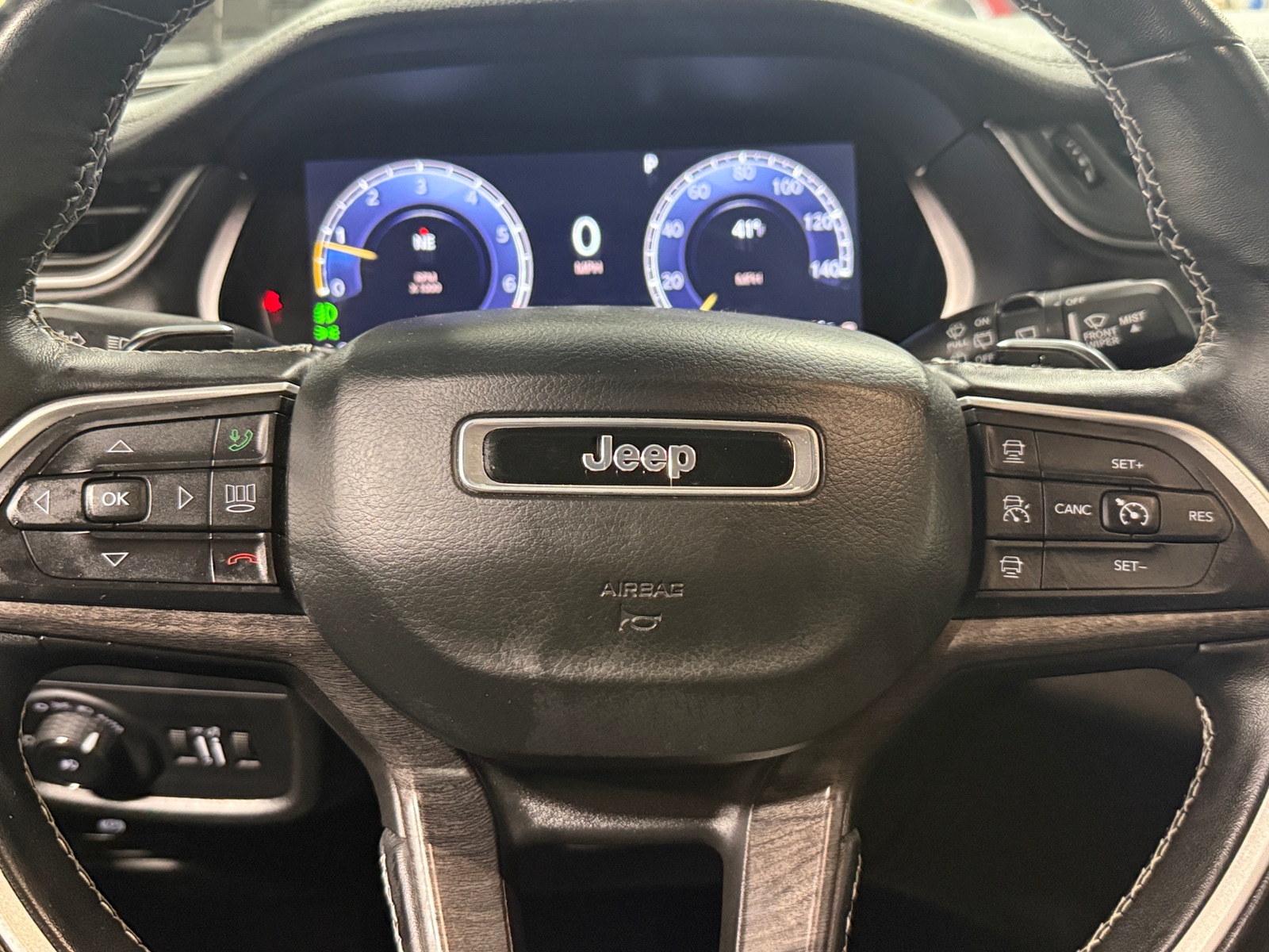 Thumbnail: 2022 Jeep Grand Cherokee L - 4