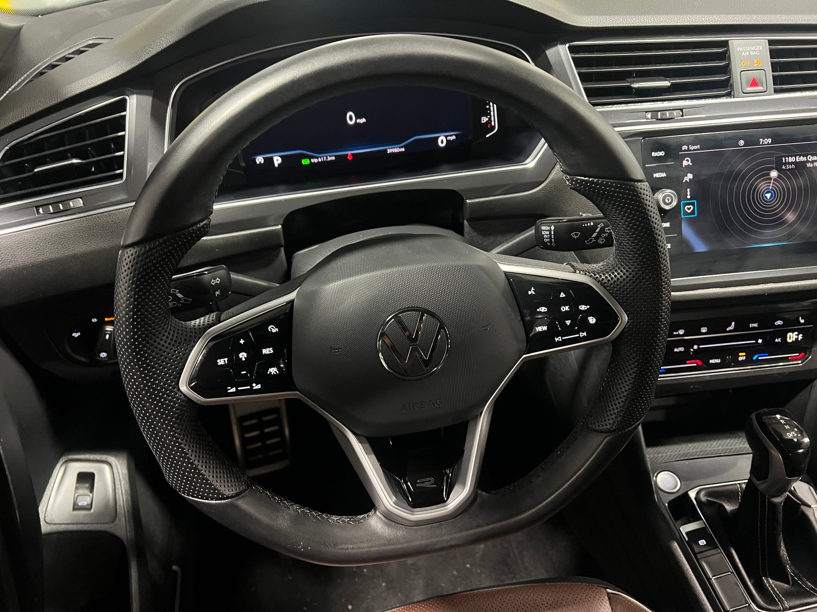 Thumbnail: 2022 Volkswagen Tiguan - 4