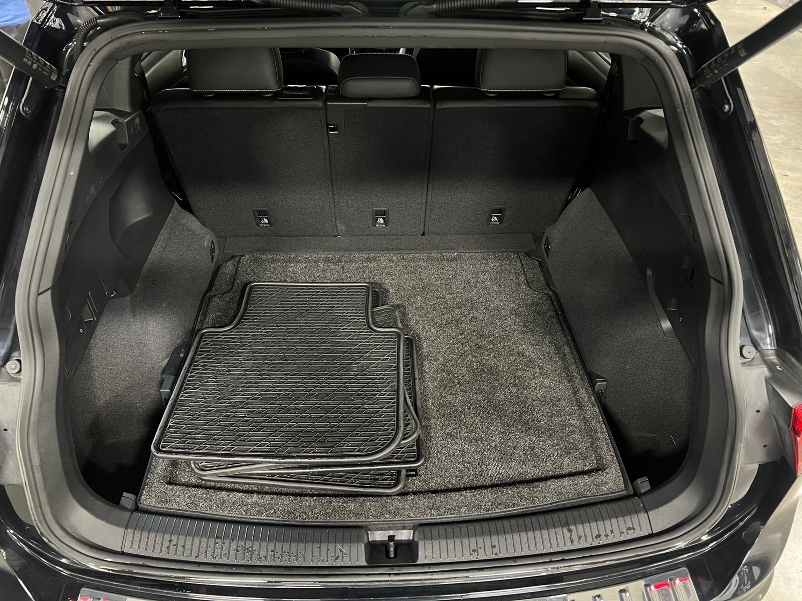 Thumbnail: 2022 Volkswagen Tiguan - 6