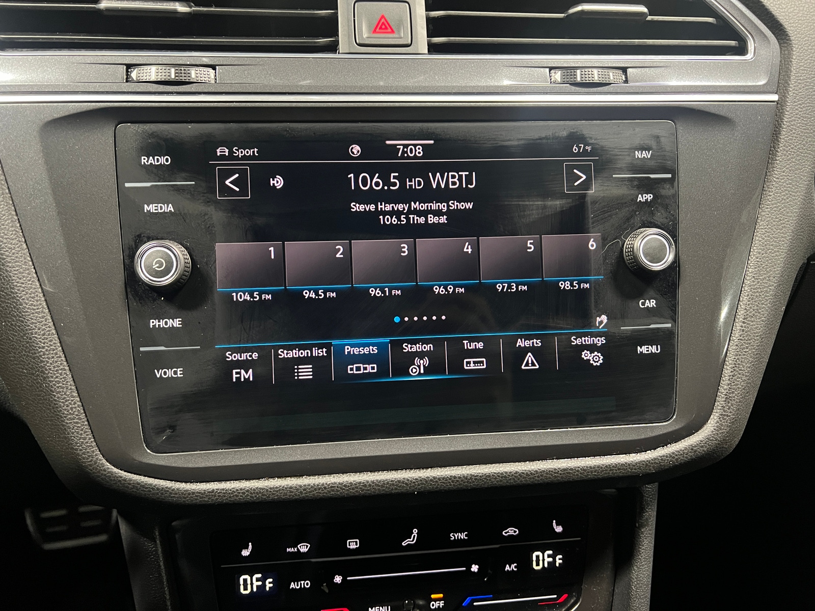 Thumbnail: 2022 Volkswagen Tiguan - 3