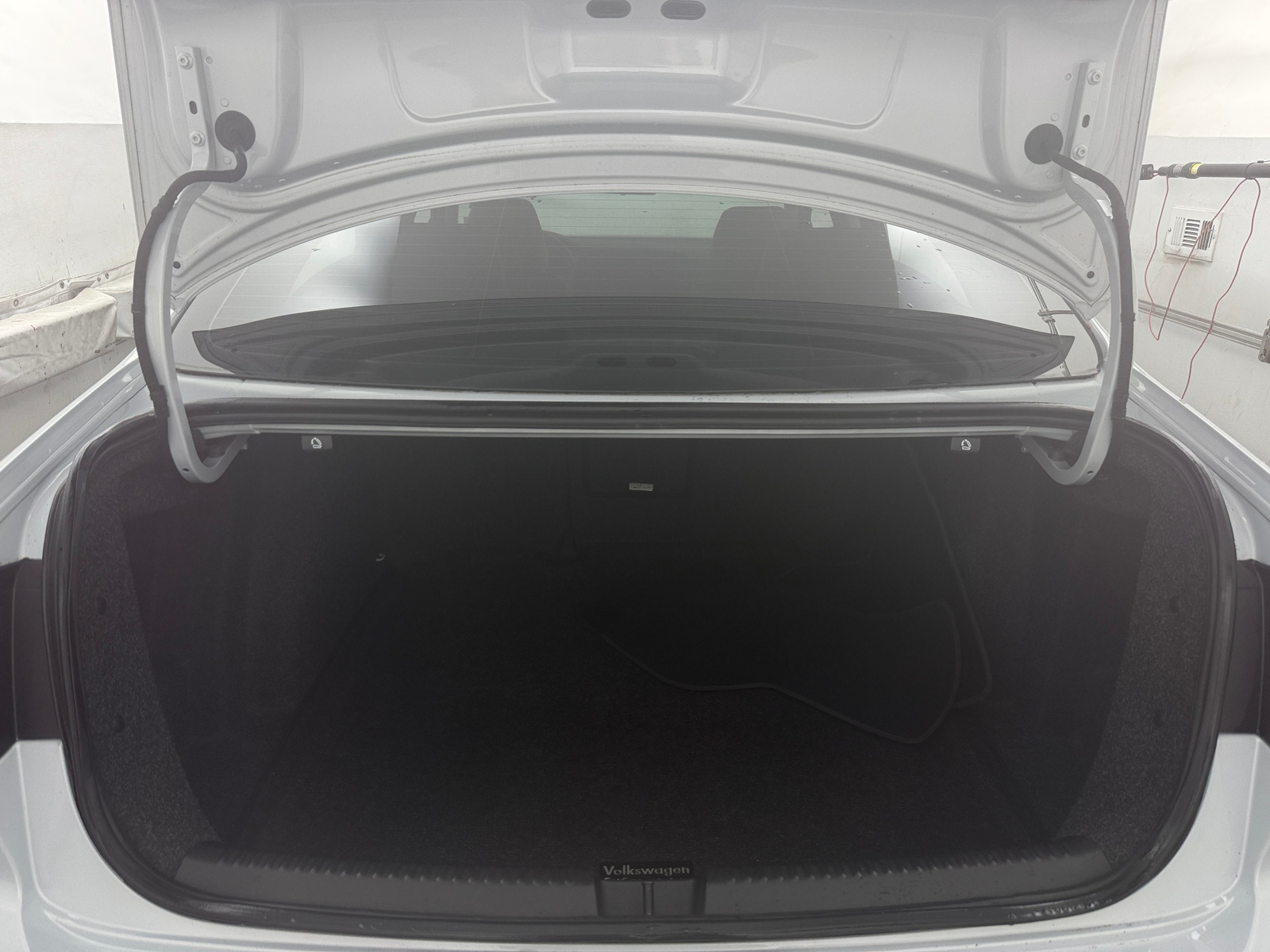 Thumbnail: 2017 Volkswagen Jetta - 6