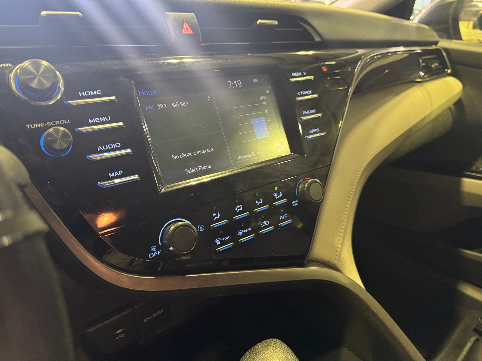 Thumbnail: 2019 Toyota Camry - 4