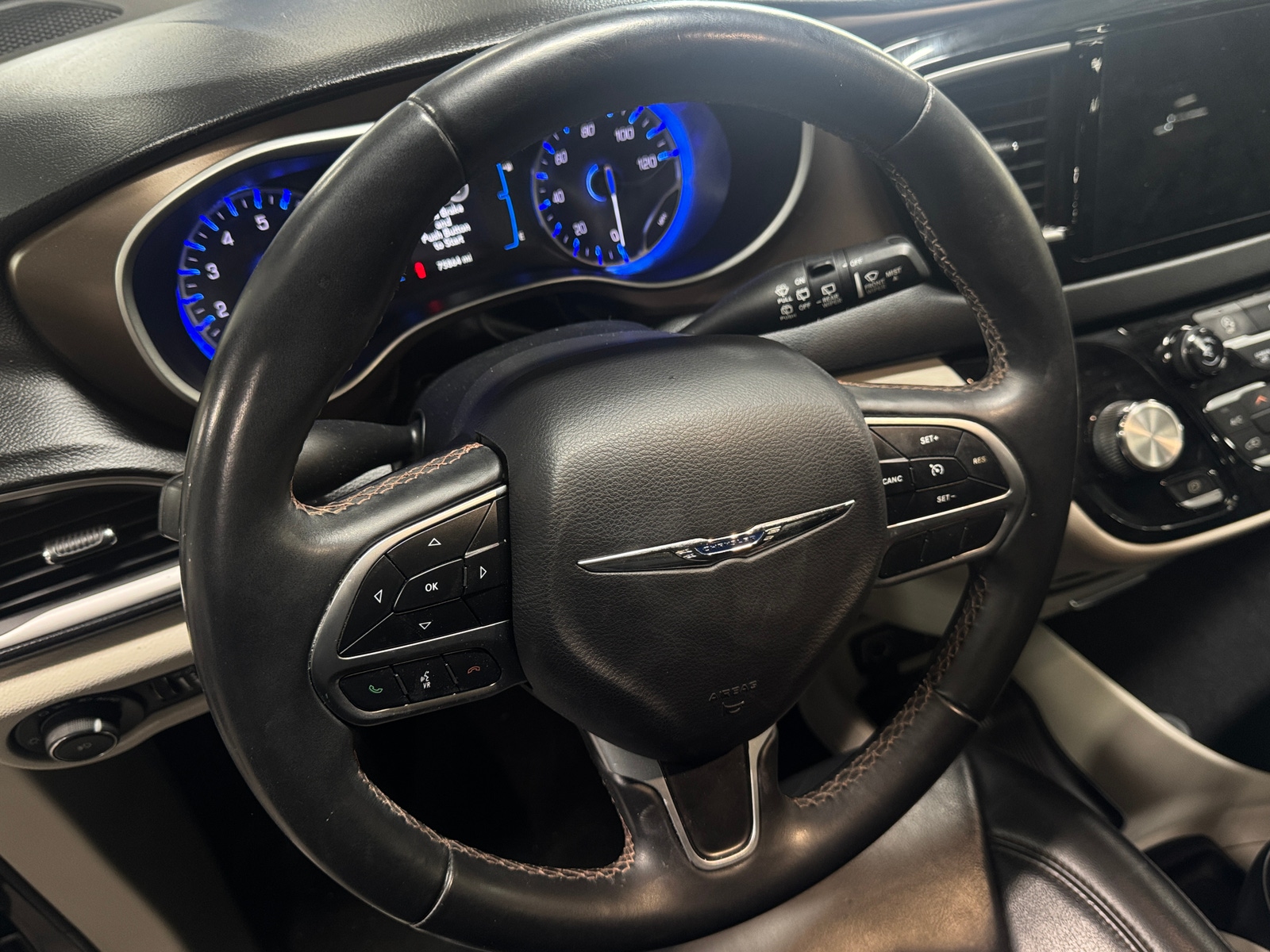 Thumbnail: 2017 Chrysler Pacifica - 4