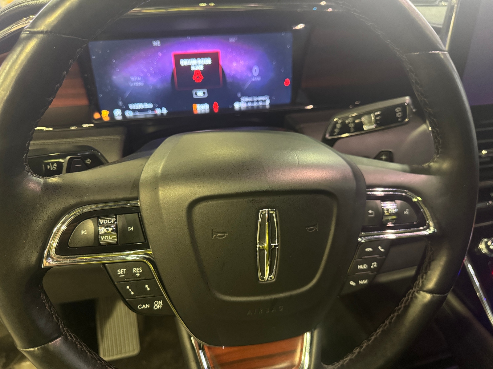 Thumbnail: 2021 Lincoln Navigator L - 4