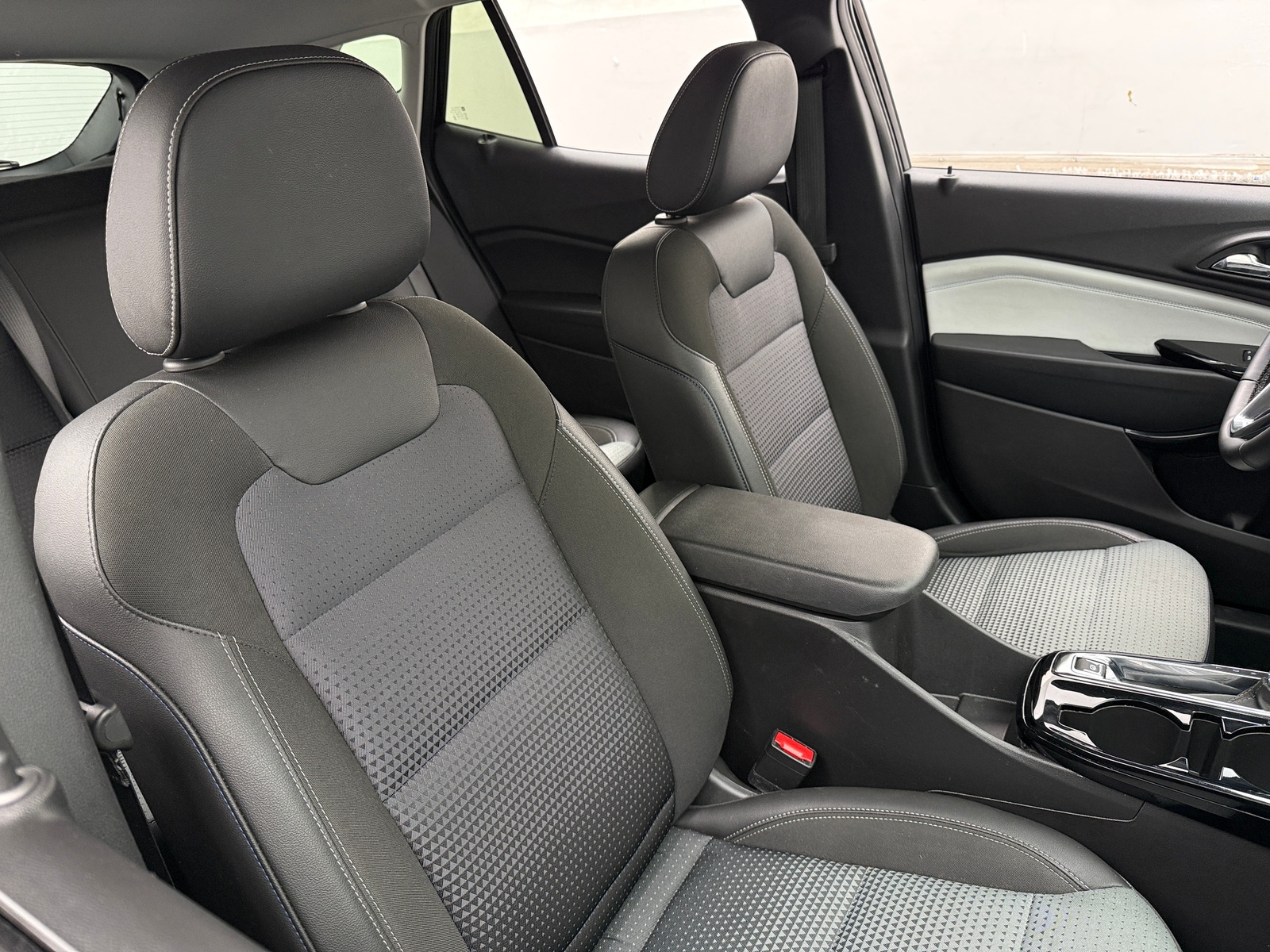 Thumbnail: 2025 Chevrolet Trax - 2