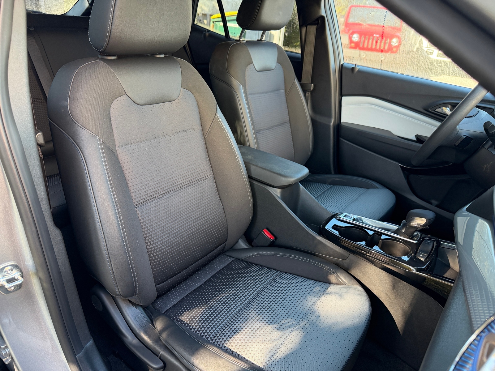 Thumbnail: 2025 Chevrolet Trax - 2