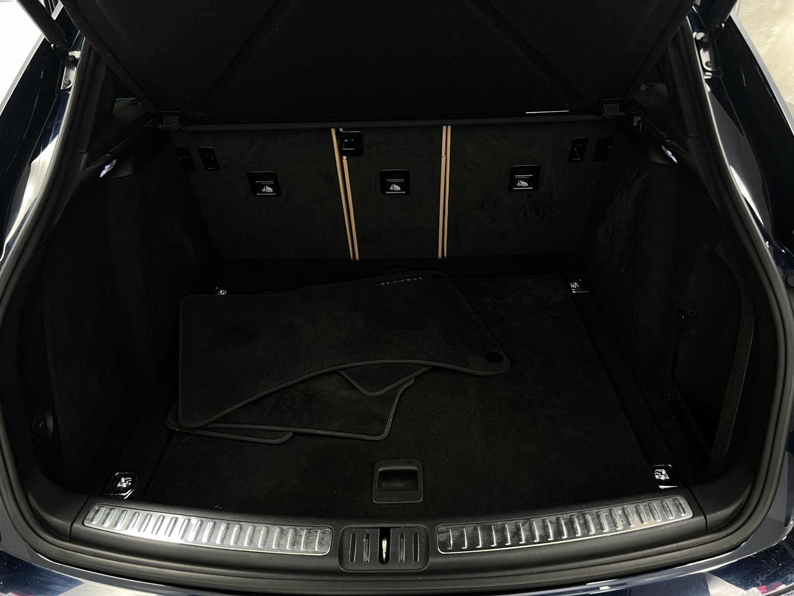 Thumbnail: 2023 Porsche Macan - 6