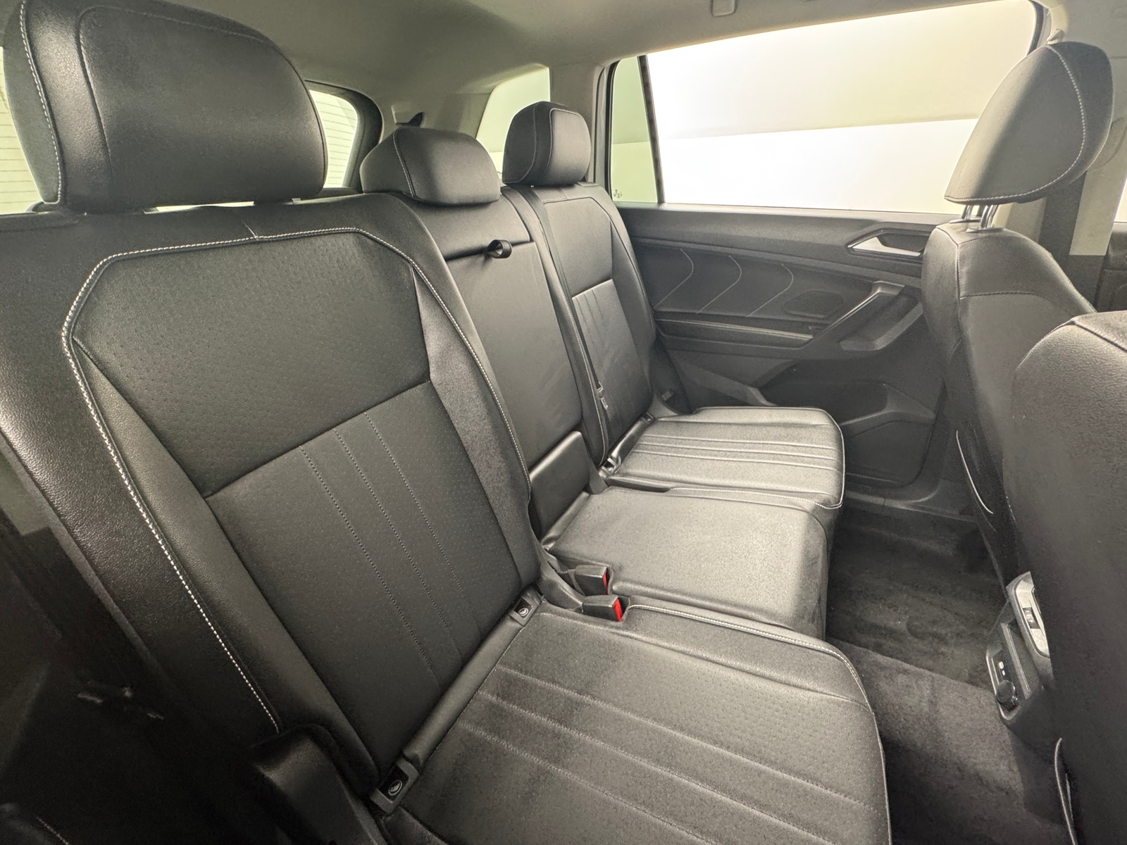 Thumbnail: 2022 Volkswagen Tiguan - 5