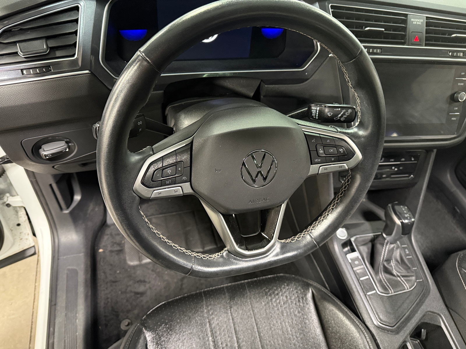 Thumbnail: 2022 Volkswagen Tiguan - 4