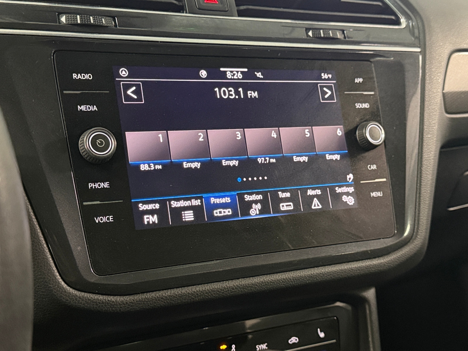 Thumbnail: 2022 Volkswagen Tiguan - 3