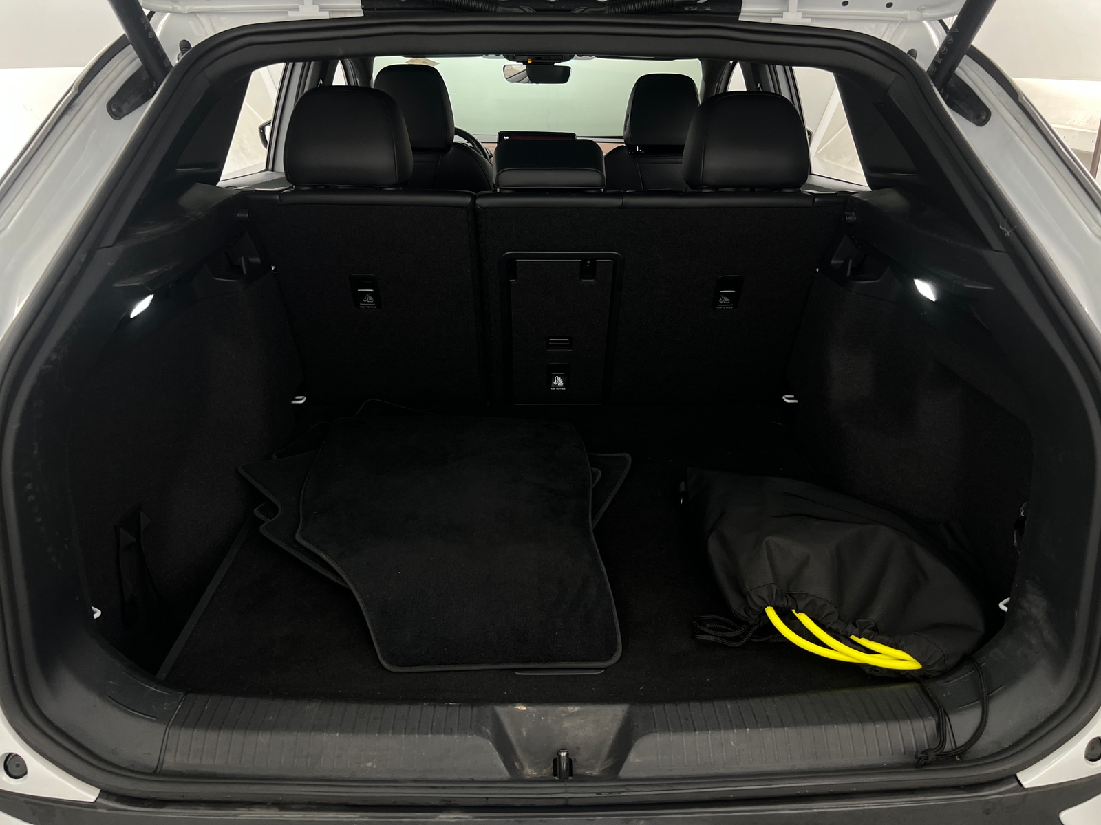 Thumbnail: 2022 Volkswagen ID.4 - 6