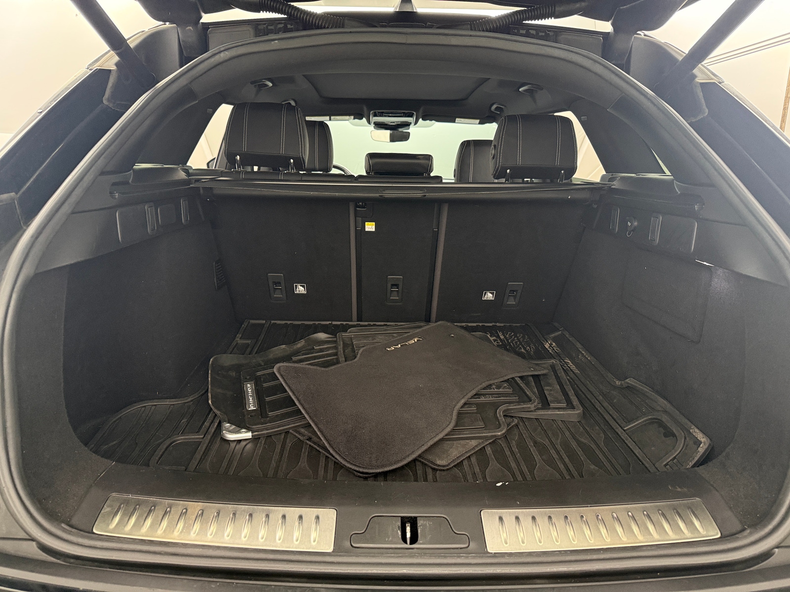 Thumbnail: 2020 Land Rover Range Rover Velar - 6