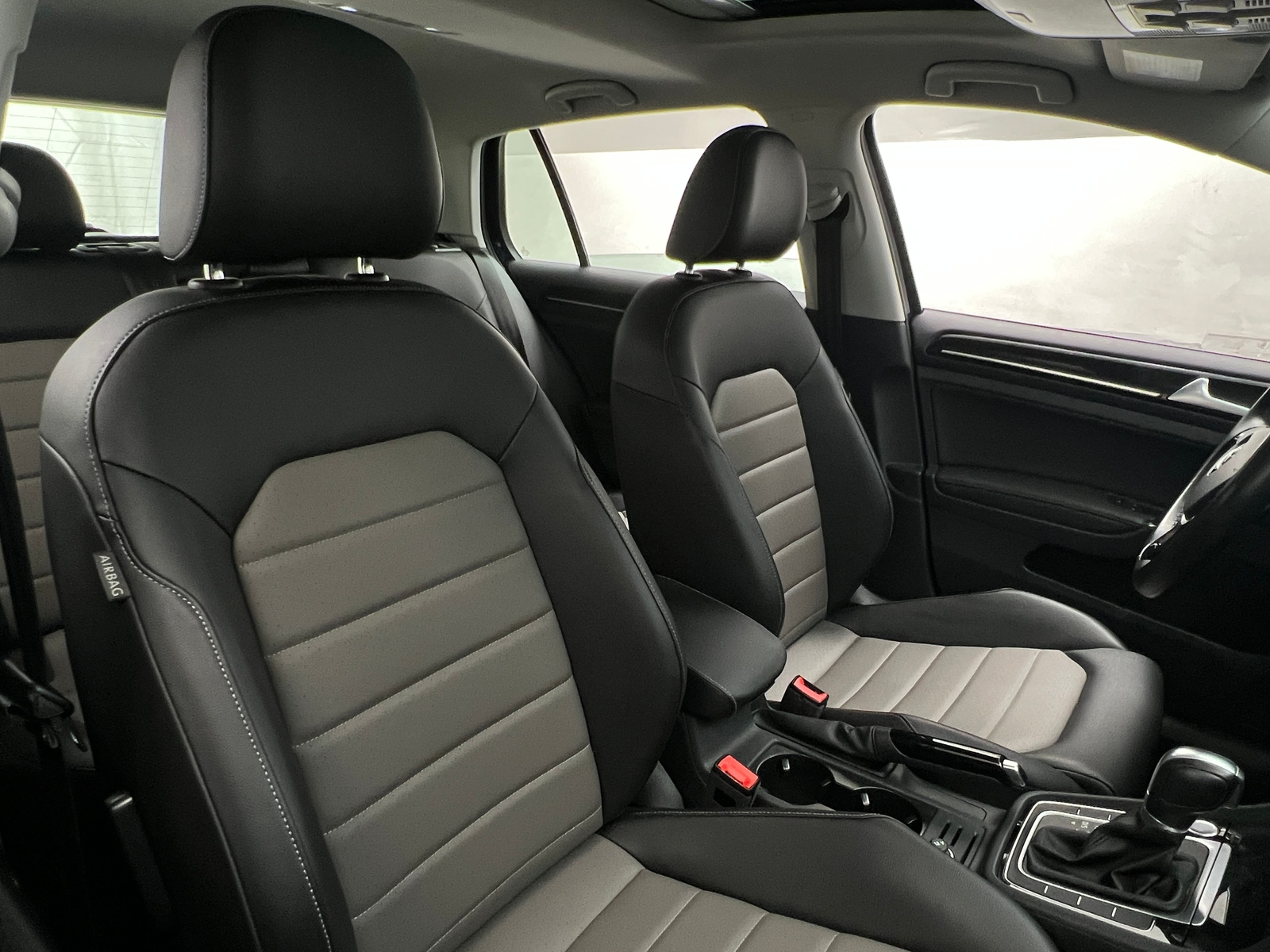 Thumbnail: 2017 Volkswagen Golf - 2