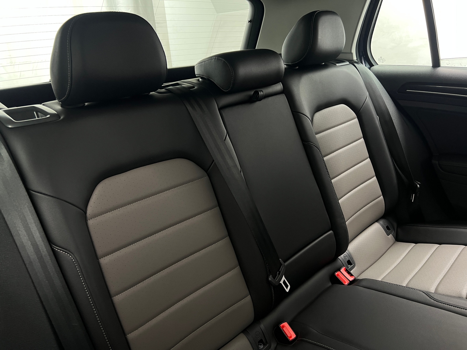 Thumbnail: 2017 Volkswagen Golf - 6